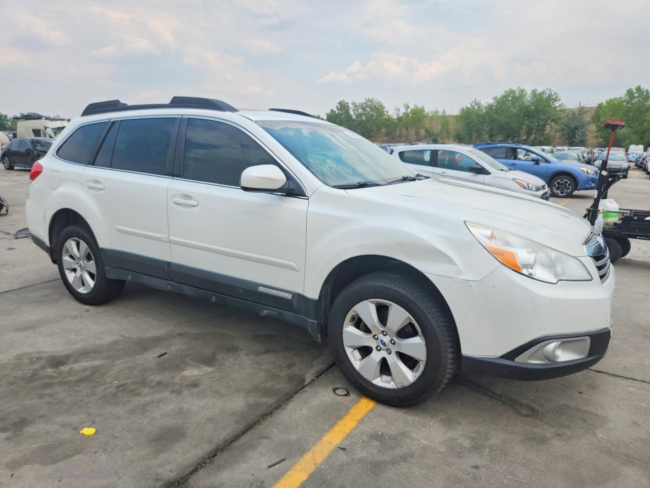 2012 Subaru Outback 2.5i Limited White vin: 4S4BRCLC4C3227874