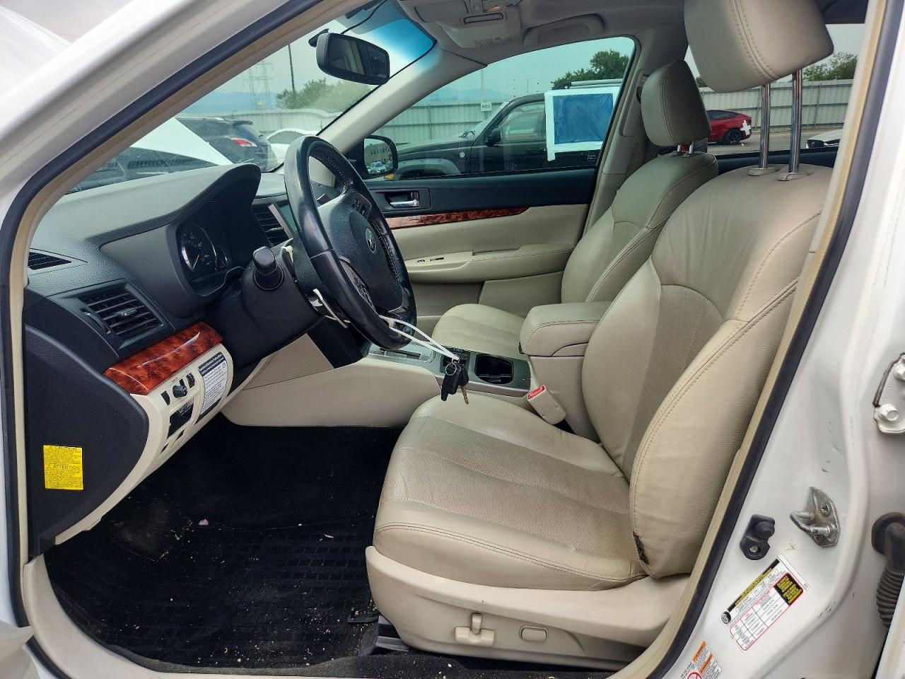 2012 Subaru Outback 2.5i Limited White vin: 4S4BRCLC4C3227874