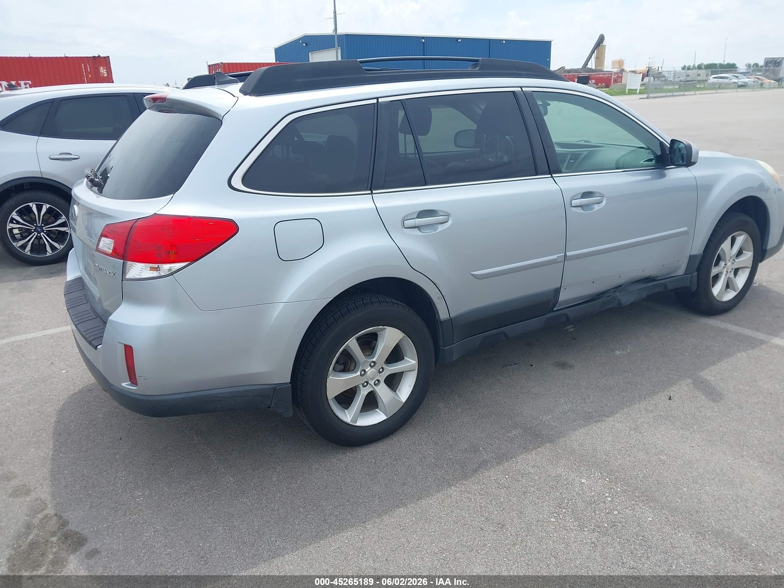 2013 Subaru Outback 2.5i Limited Серебряный vin: 4S4BRCLC4D3223616