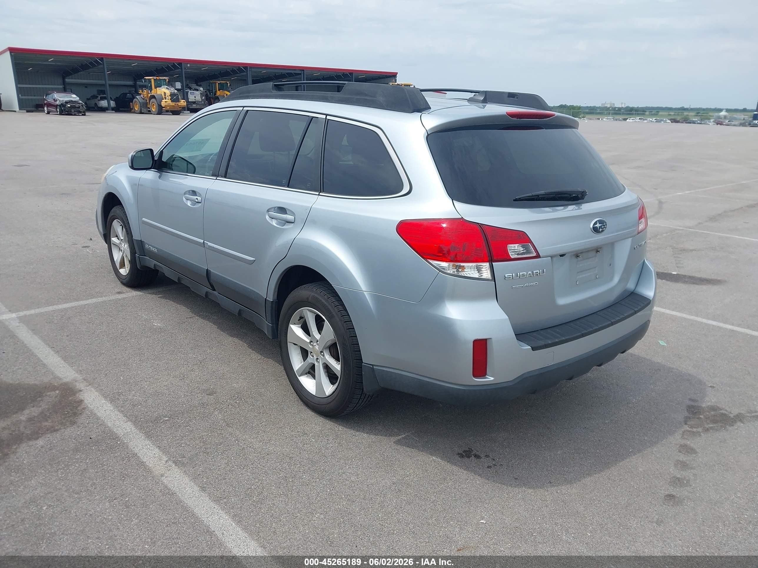 2013 Subaru Outback 2.5i Limited Серебряный vin: 4S4BRCLC4D3223616