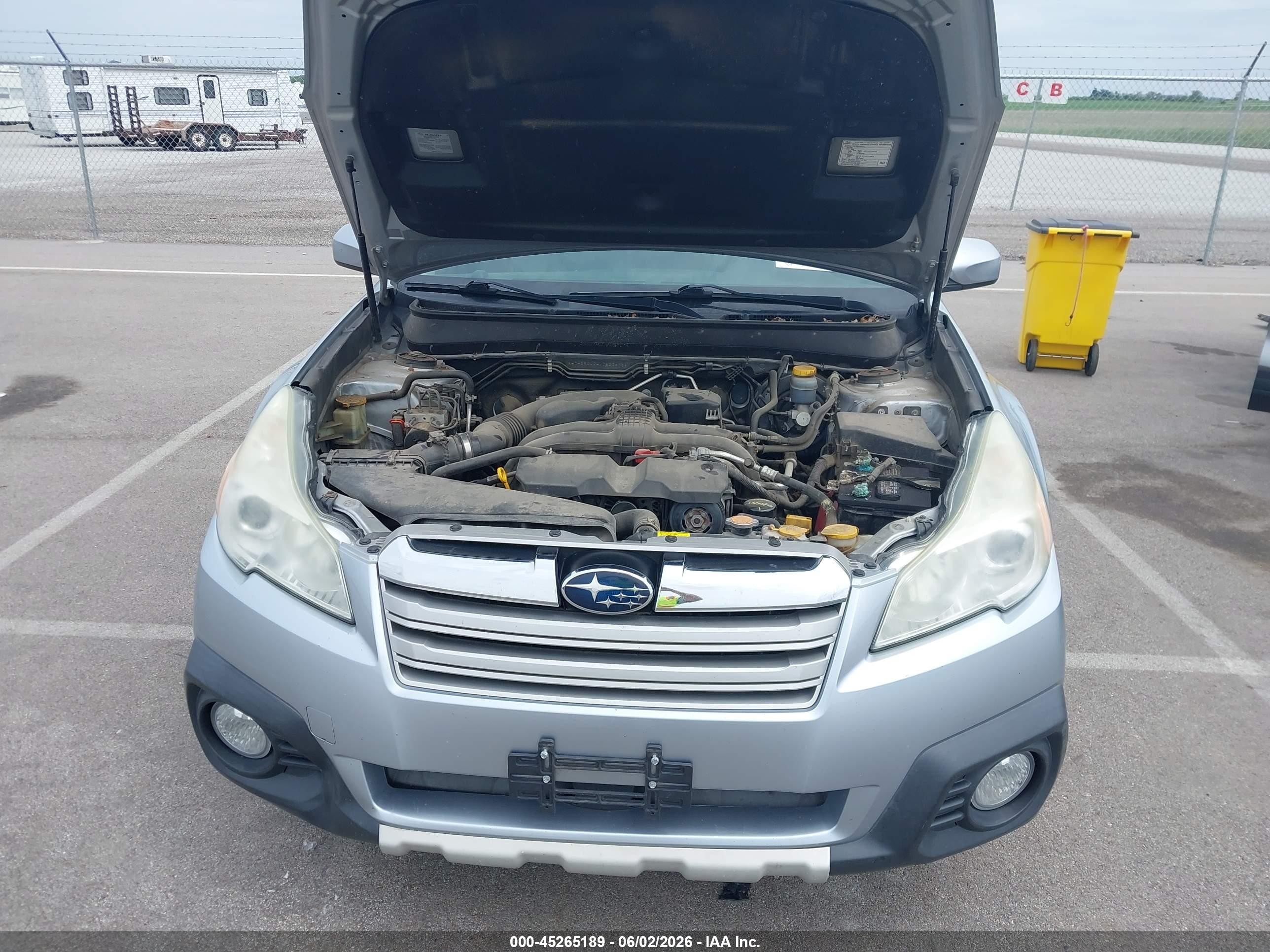 2013 Subaru Outback 2.5i Limited Серебряный vin: 4S4BRCLC4D3223616