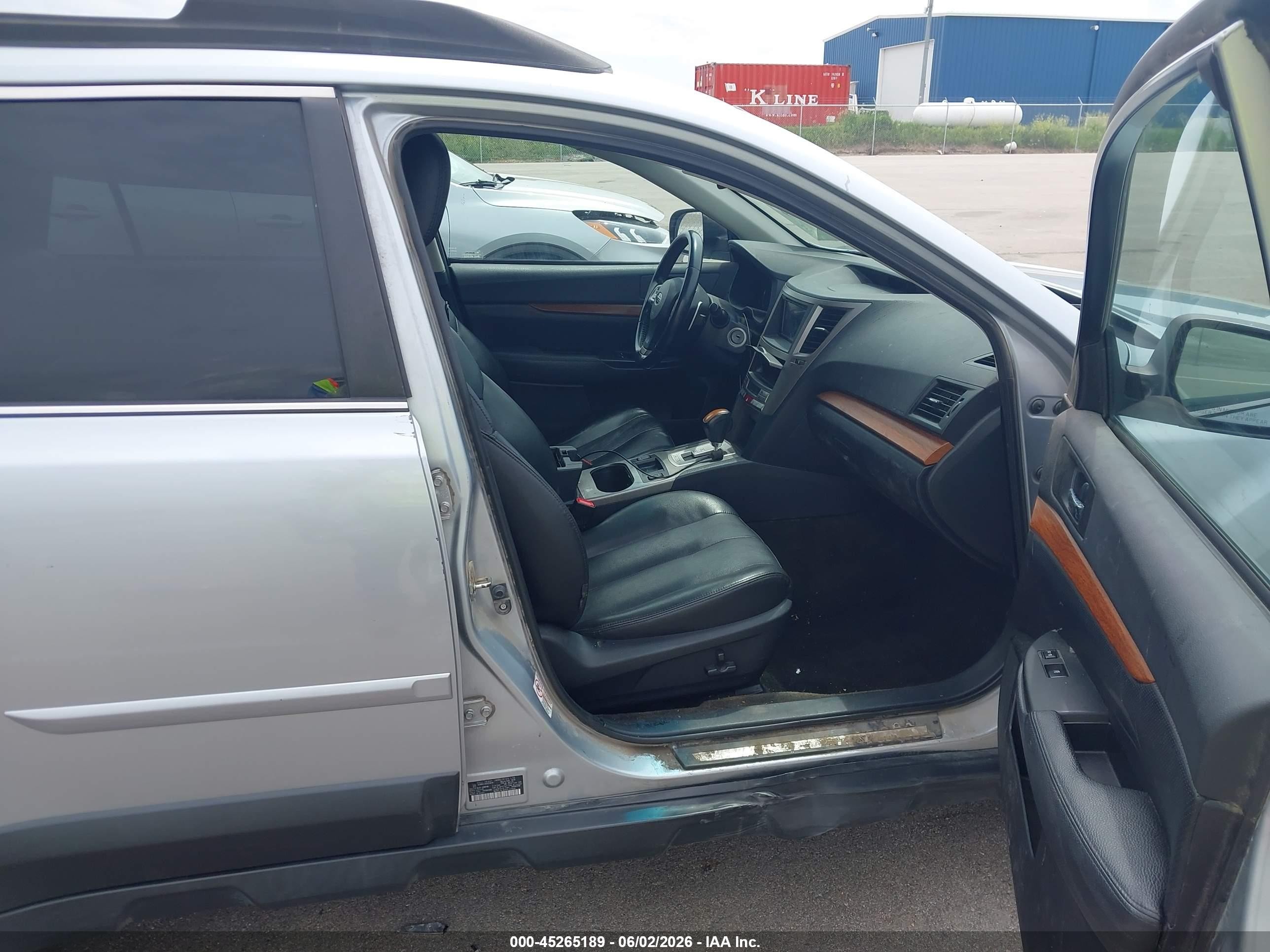 2013 Subaru Outback 2.5i Limited Серебряный vin: 4S4BRCLC4D3223616