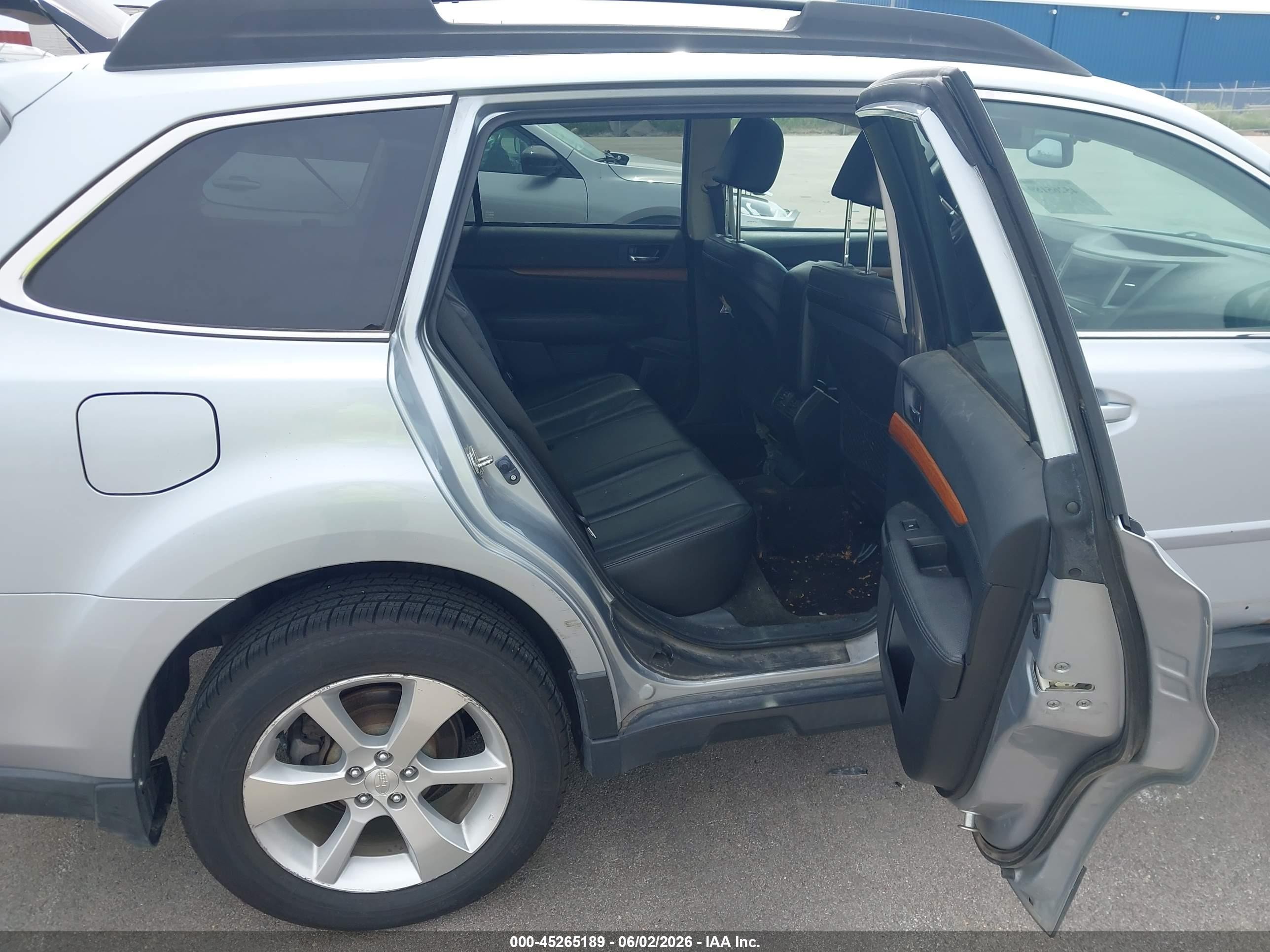 2013 Subaru Outback 2.5i Limited Серебряный vin: 4S4BRCLC4D3223616