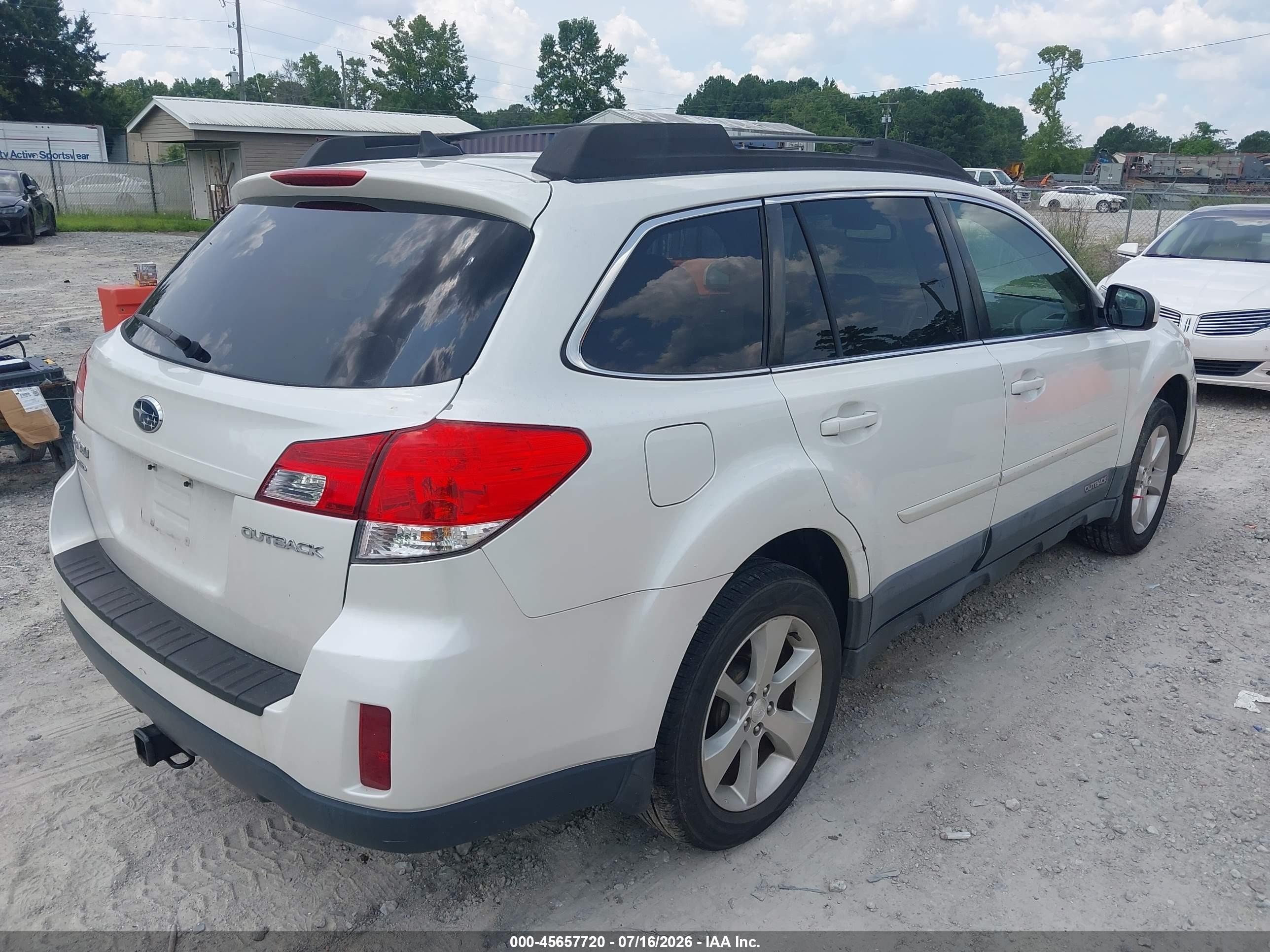 2013 Subaru Outback 2.5i Limited White vin: 4S4BRCLC4D3272704