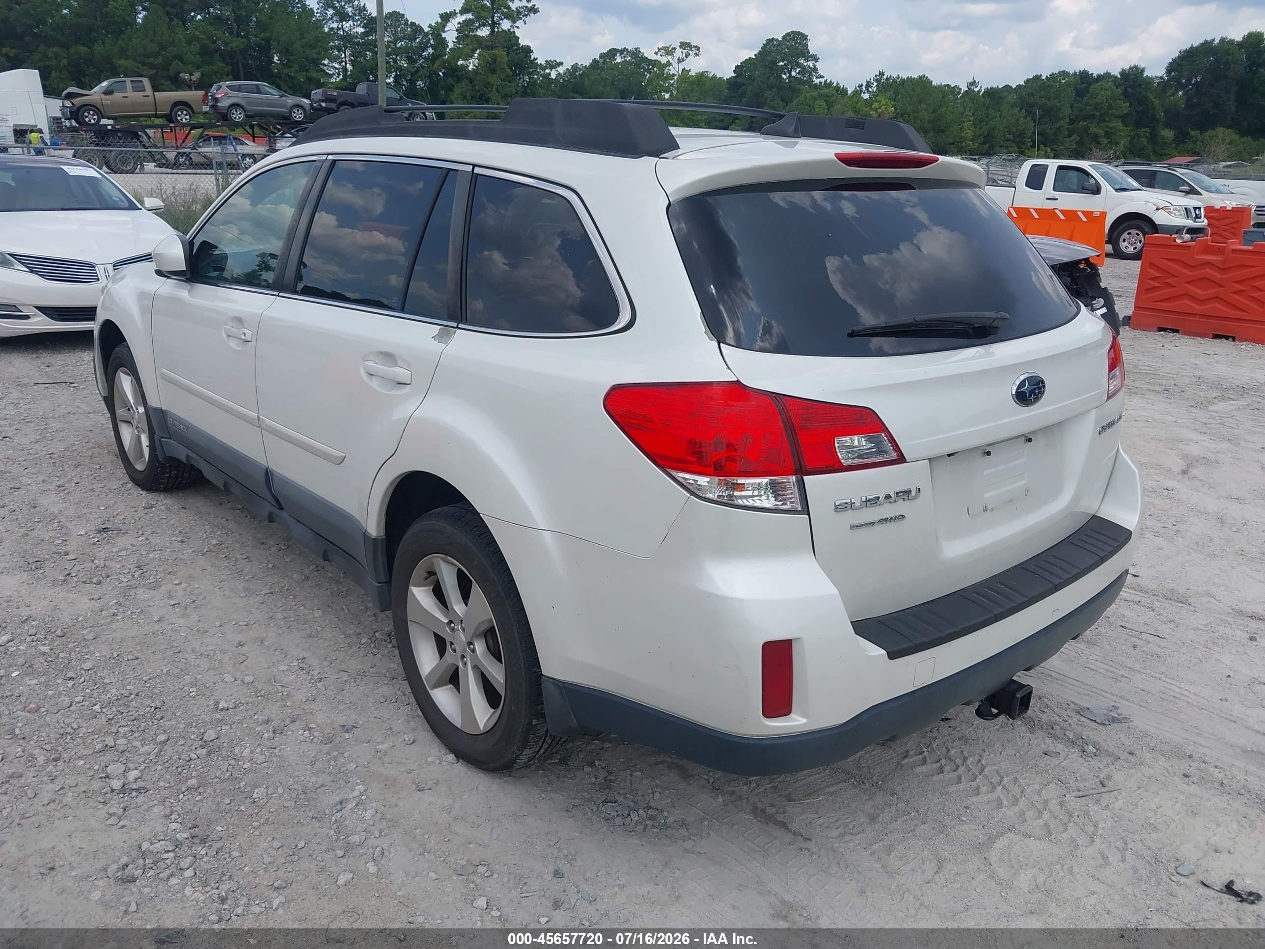 2013 Subaru Outback 2.5i Limited White vin: 4S4BRCLC4D3272704