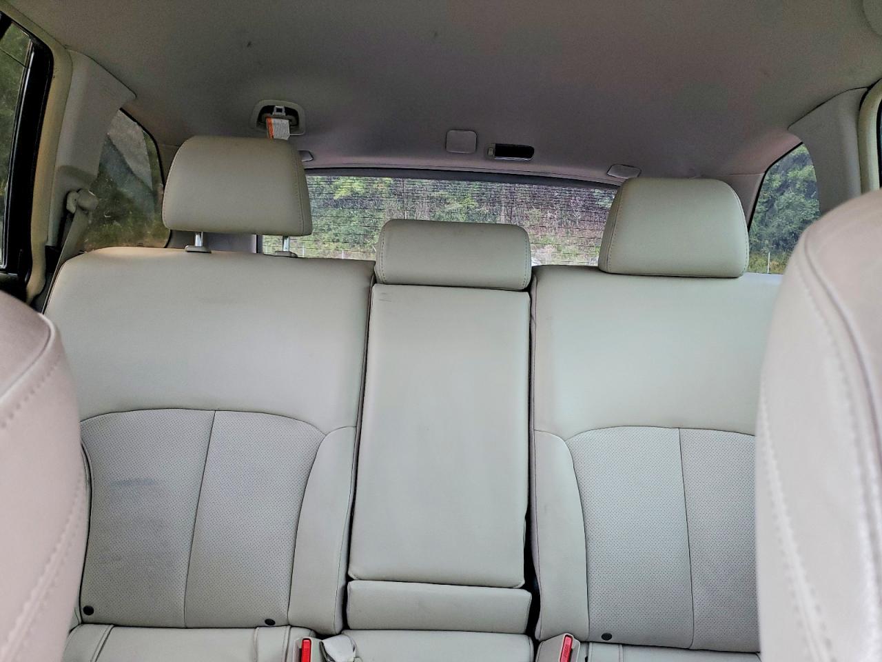 2013 Subaru Outback 2.5i Limited White vin: 4S4BRCLC4D3289566
