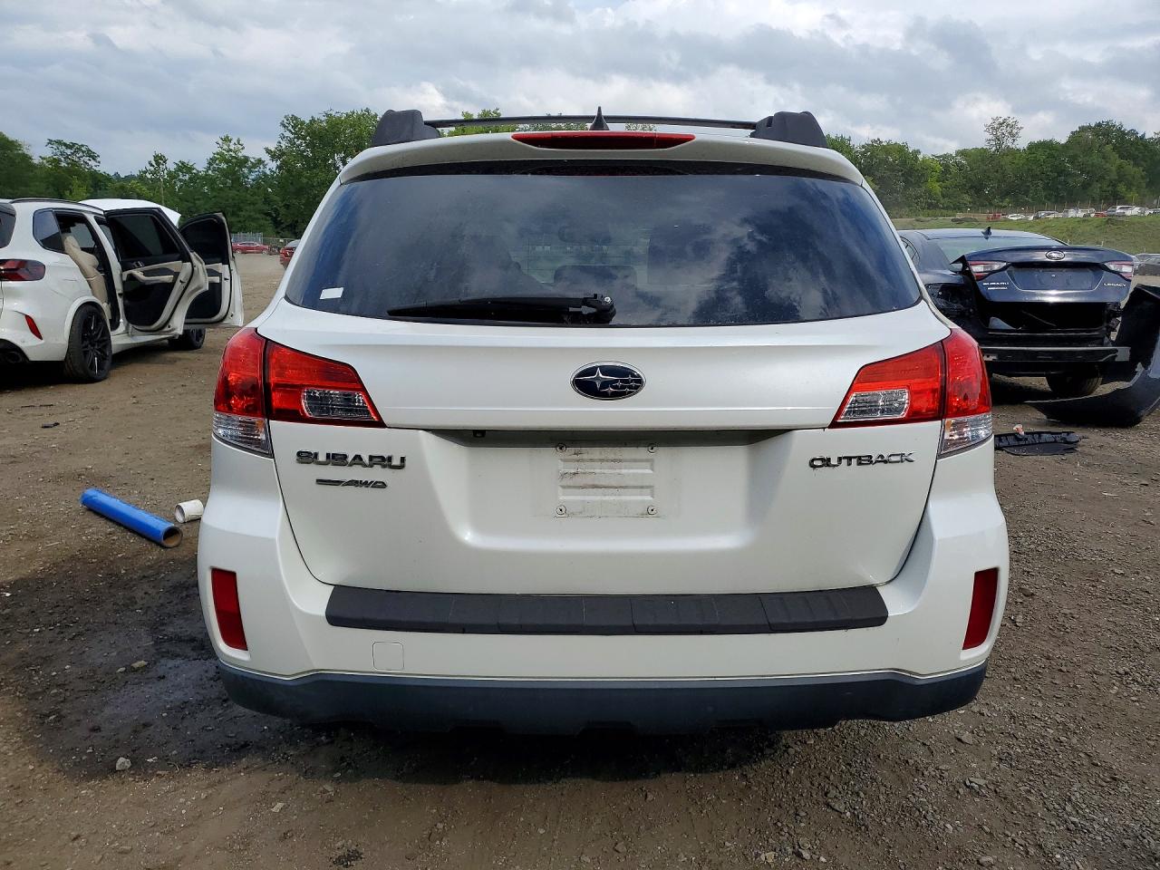 2013 Subaru Outback 2.5i Limited White vin: 4S4BRCLC4D3289566