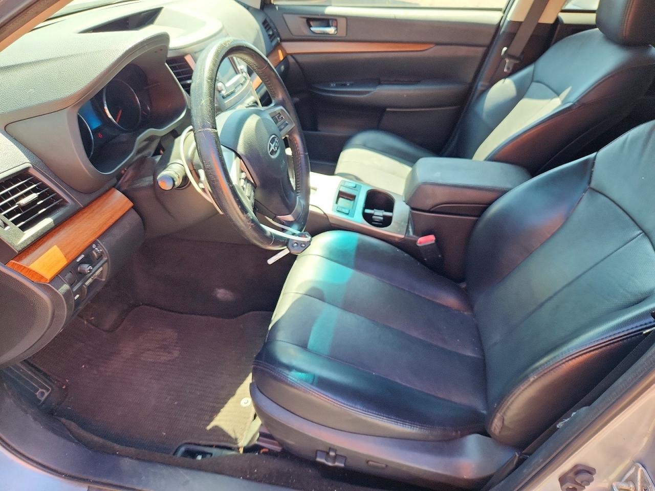 2014 Subaru Outback 2.5i Limited Silver vin: 4S4BRCLC4E3209121