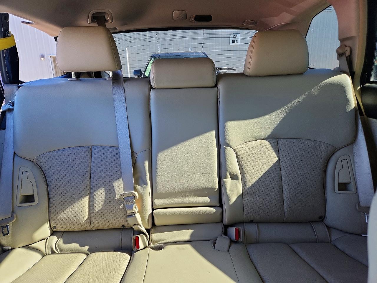 2014 Subaru Outback 2.5i Limited Silver vin: 4S4BRCLC4E3307548