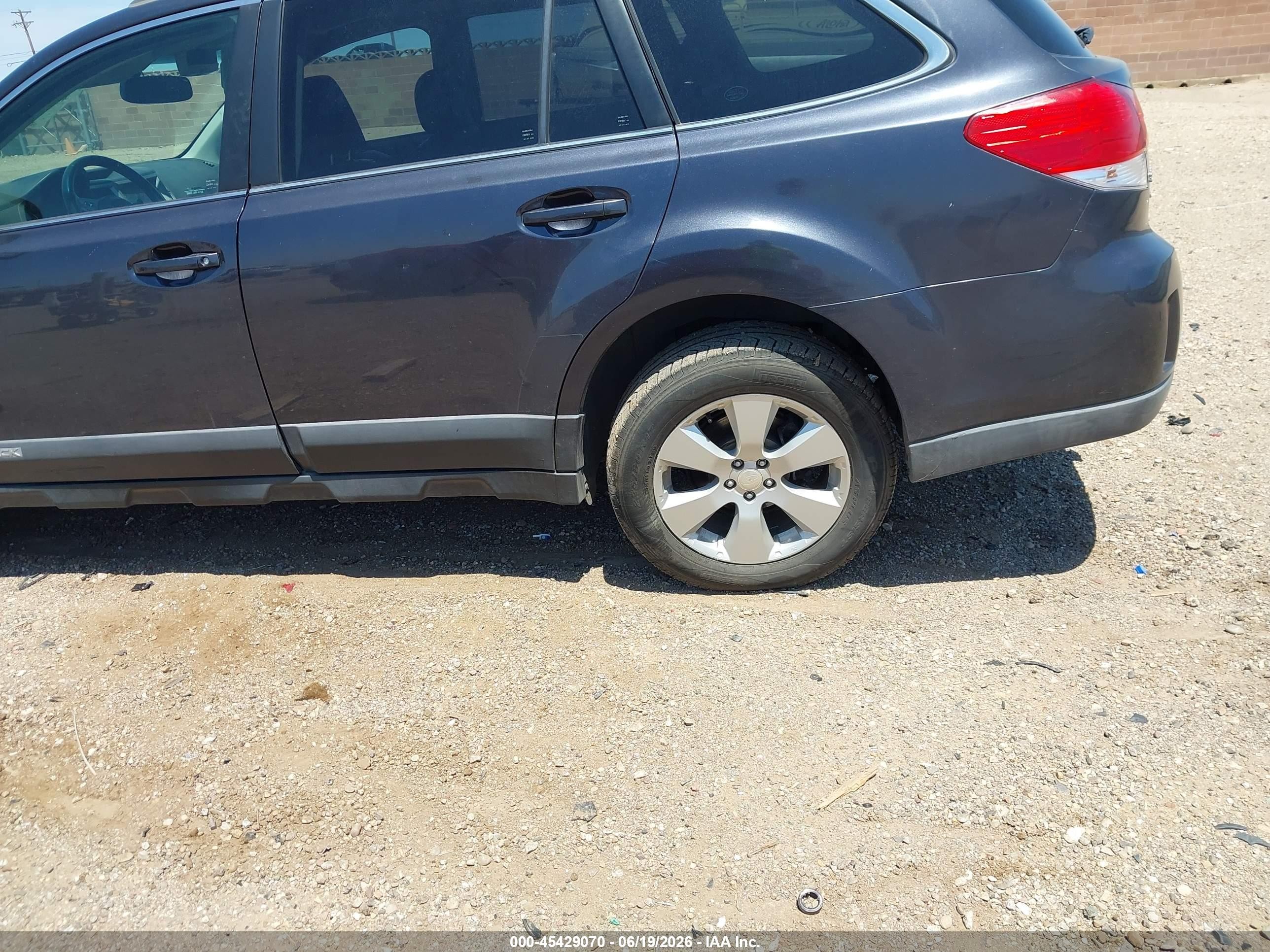 2011 Subaru Outback 2.5i Limited Gray vin: 4S4BRCLC5B3328615