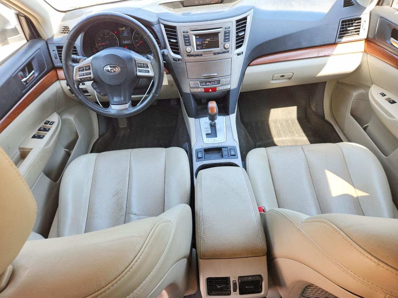 2014 Subaru Outback 2.5i Limited Бежевый vin: 4S4BRCLC6E3222615