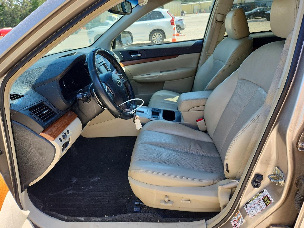2014 Subaru Outback 2.5i Limited Бежевый vin: 4S4BRCLC6E3222615