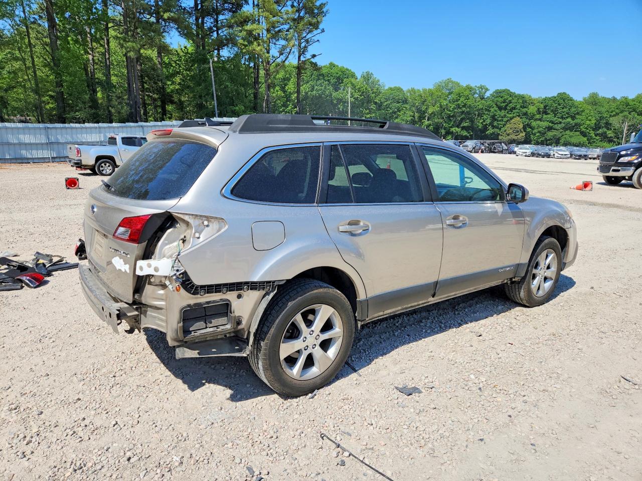 2014 Subaru Outback 2.5i Limited Бежевый vin: 4S4BRCLC6E3222615