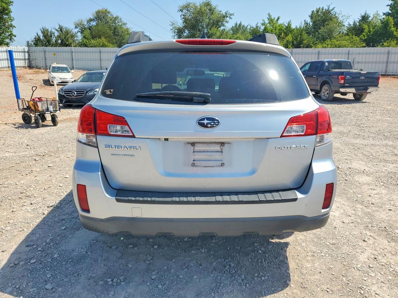 2014 Subaru Outback 2.5i Limited Silver vin: 4S4BRCLC6E3234683