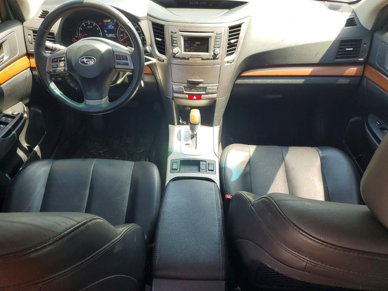 2014 Subaru Outback 2.5i Limited Silver vin: 4S4BRCLC6E3234683