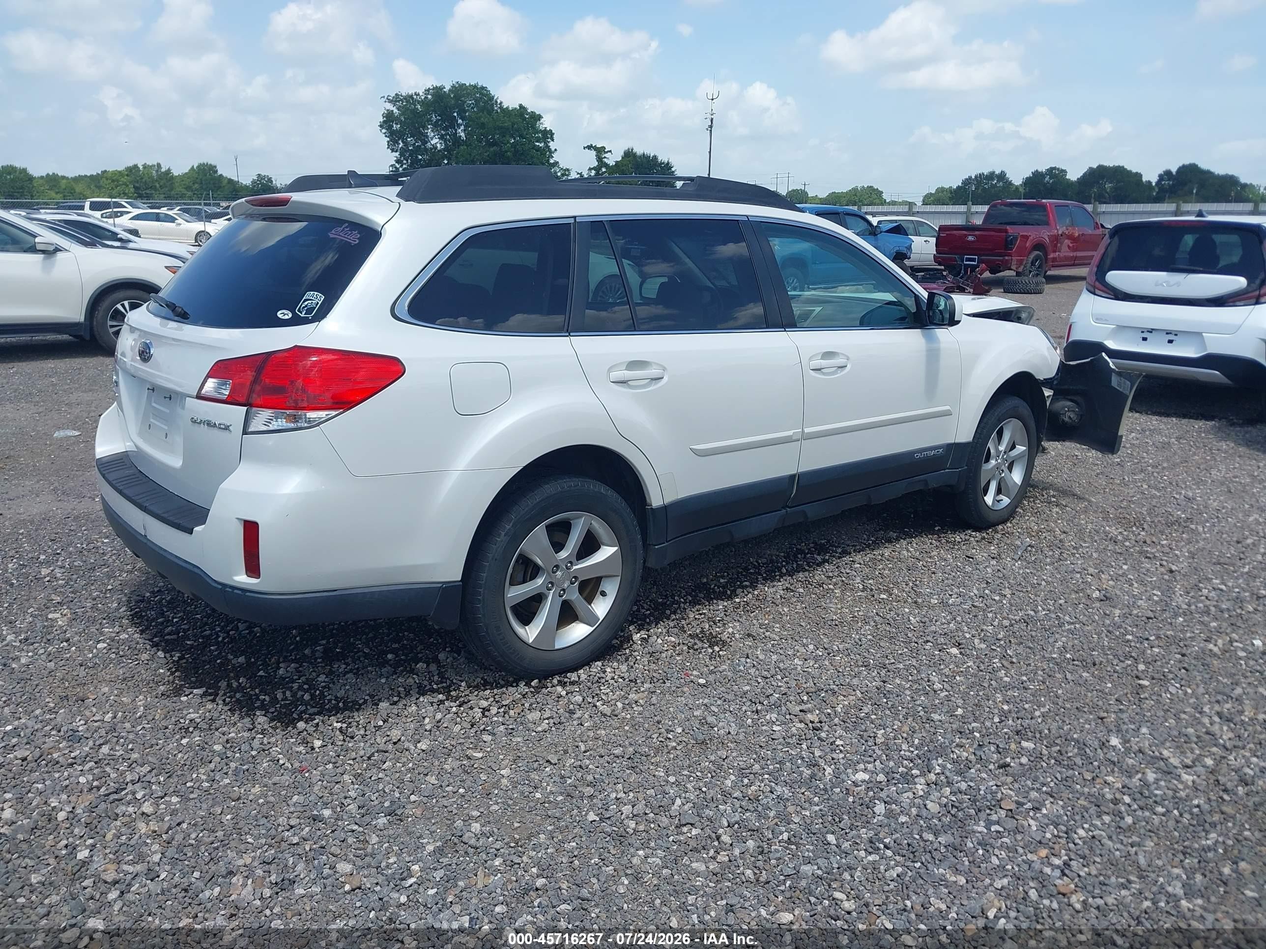 2014 Subaru Outback 2.5i Limited White vin: 4S4BRCLC6E3246560