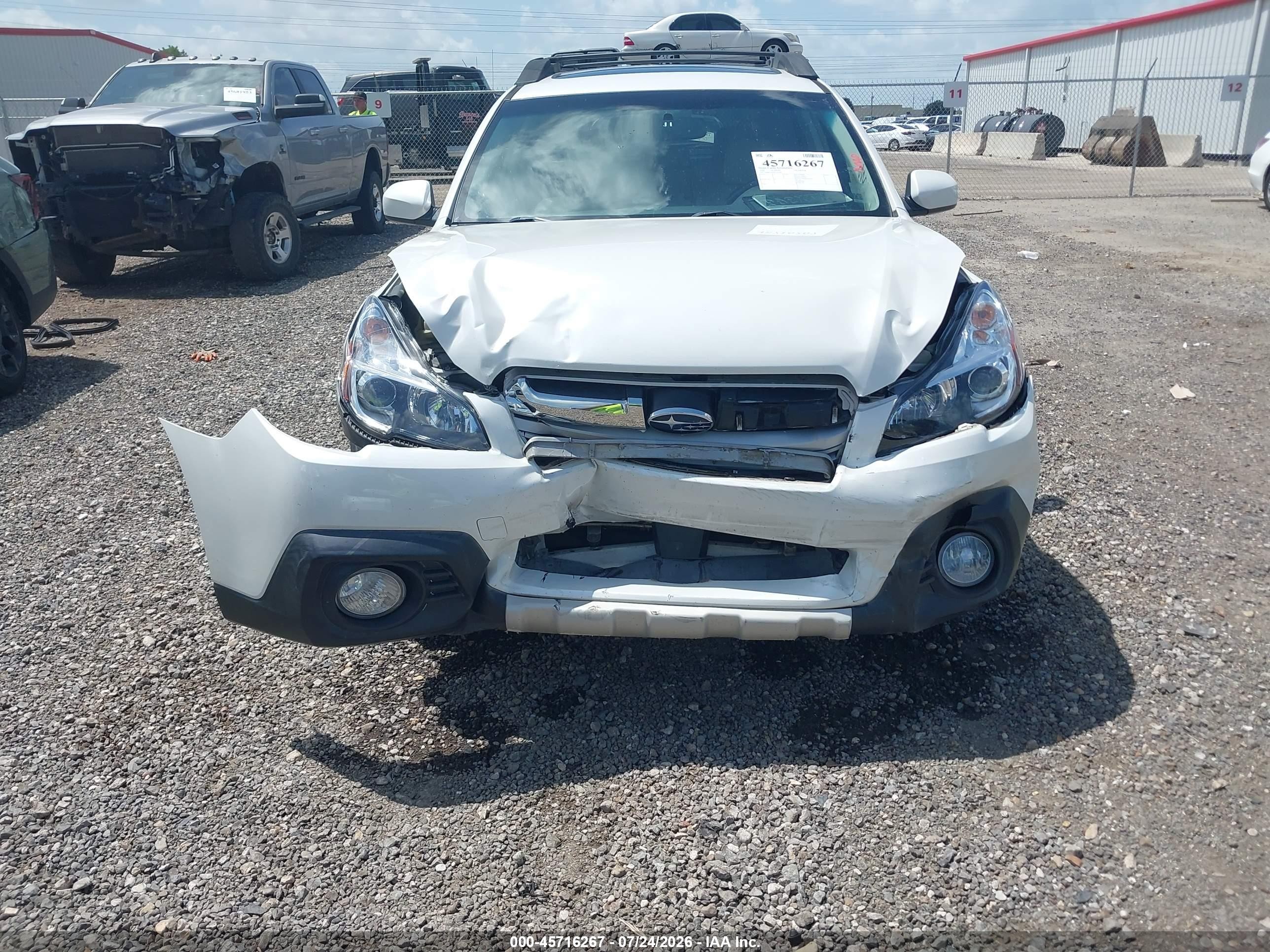 2014 Subaru Outback 2.5i Limited White vin: 4S4BRCLC6E3246560