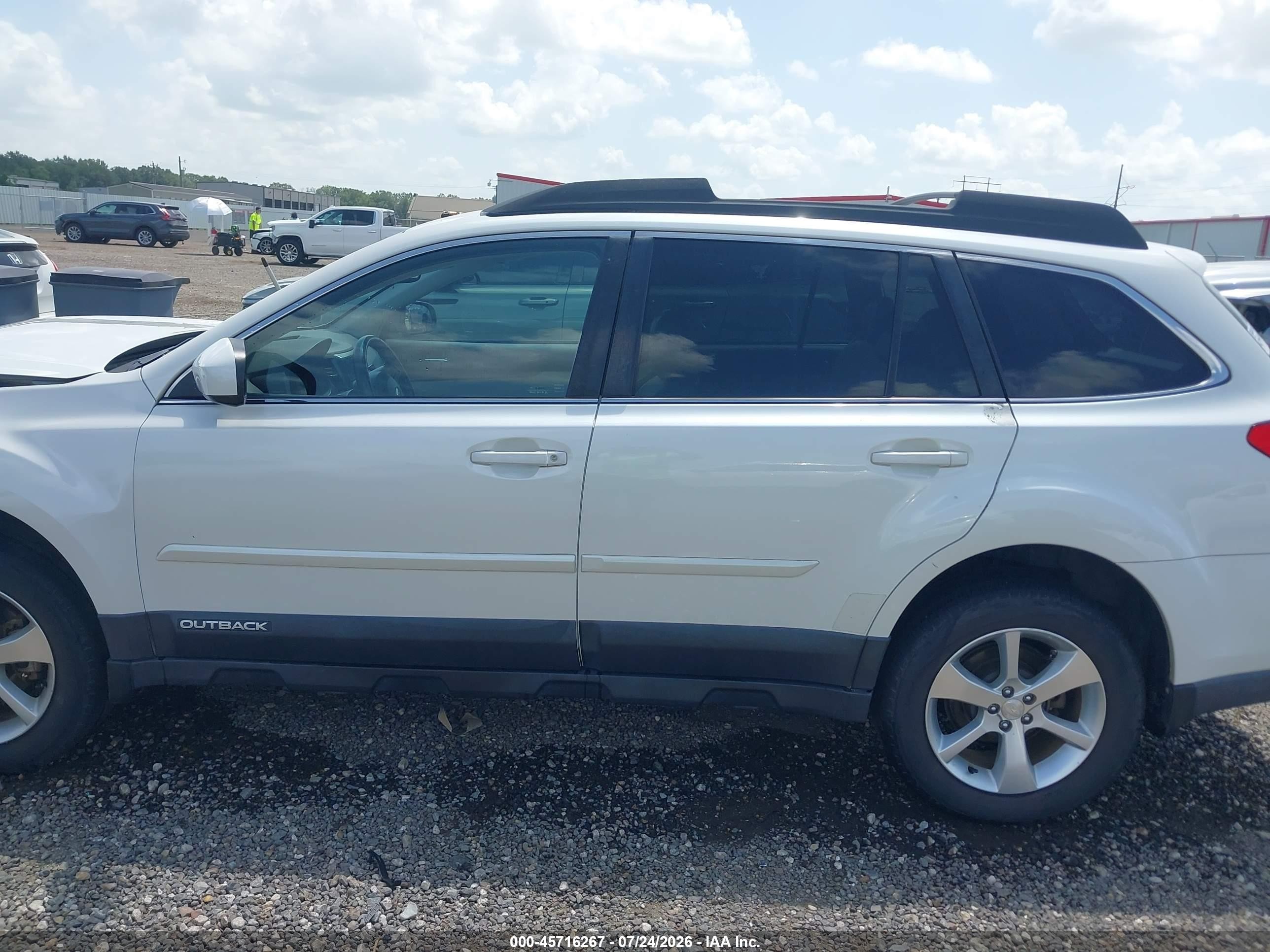 2014 Subaru Outback 2.5i Limited White vin: 4S4BRCLC6E3246560