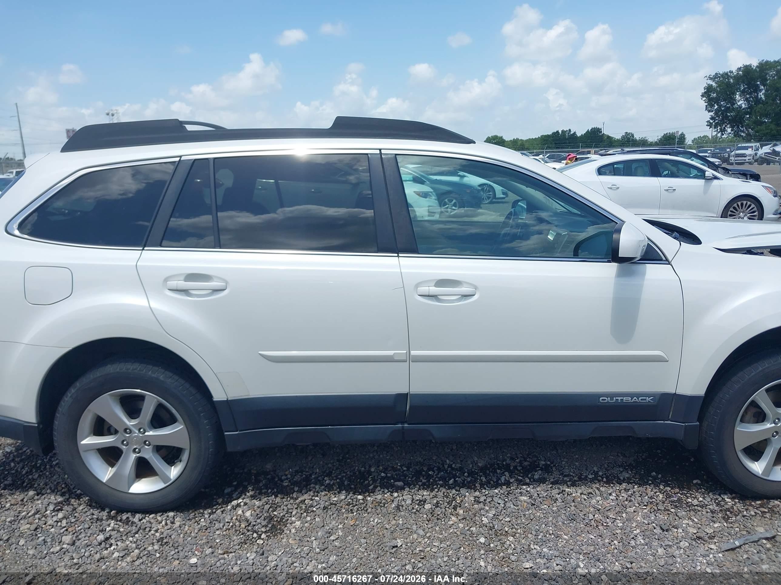 2014 Subaru Outback 2.5i Limited White vin: 4S4BRCLC6E3246560