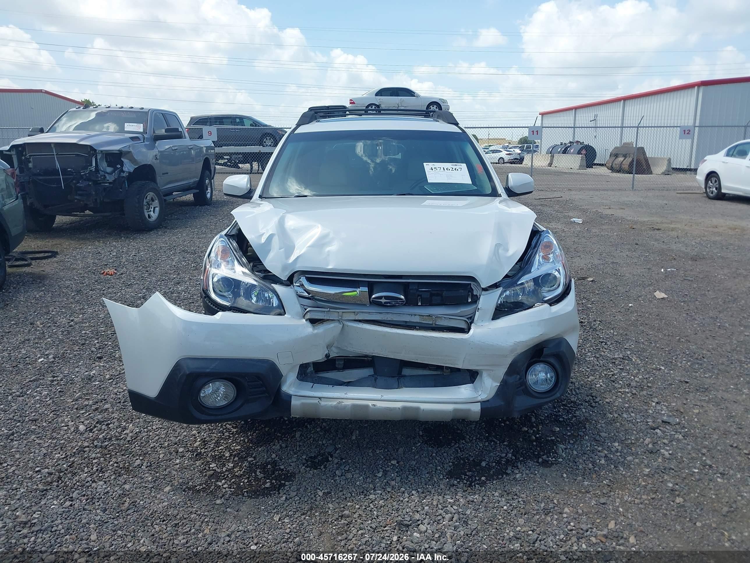 2014 Subaru Outback 2.5i Limited White vin: 4S4BRCLC6E3246560