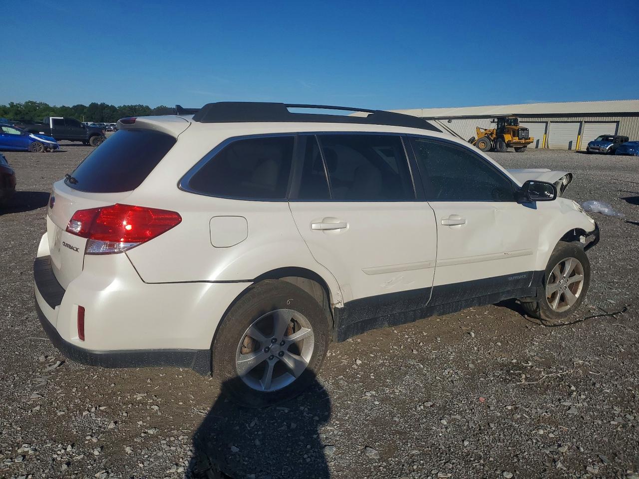 2014 Subaru Outback 2.5i Limited White vin: 4S4BRCLC6E3258031