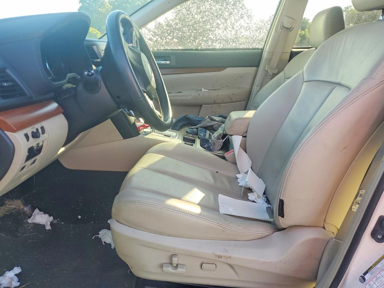 2014 Subaru Outback 2.5i Limited White vin: 4S4BRCLC6E3258031