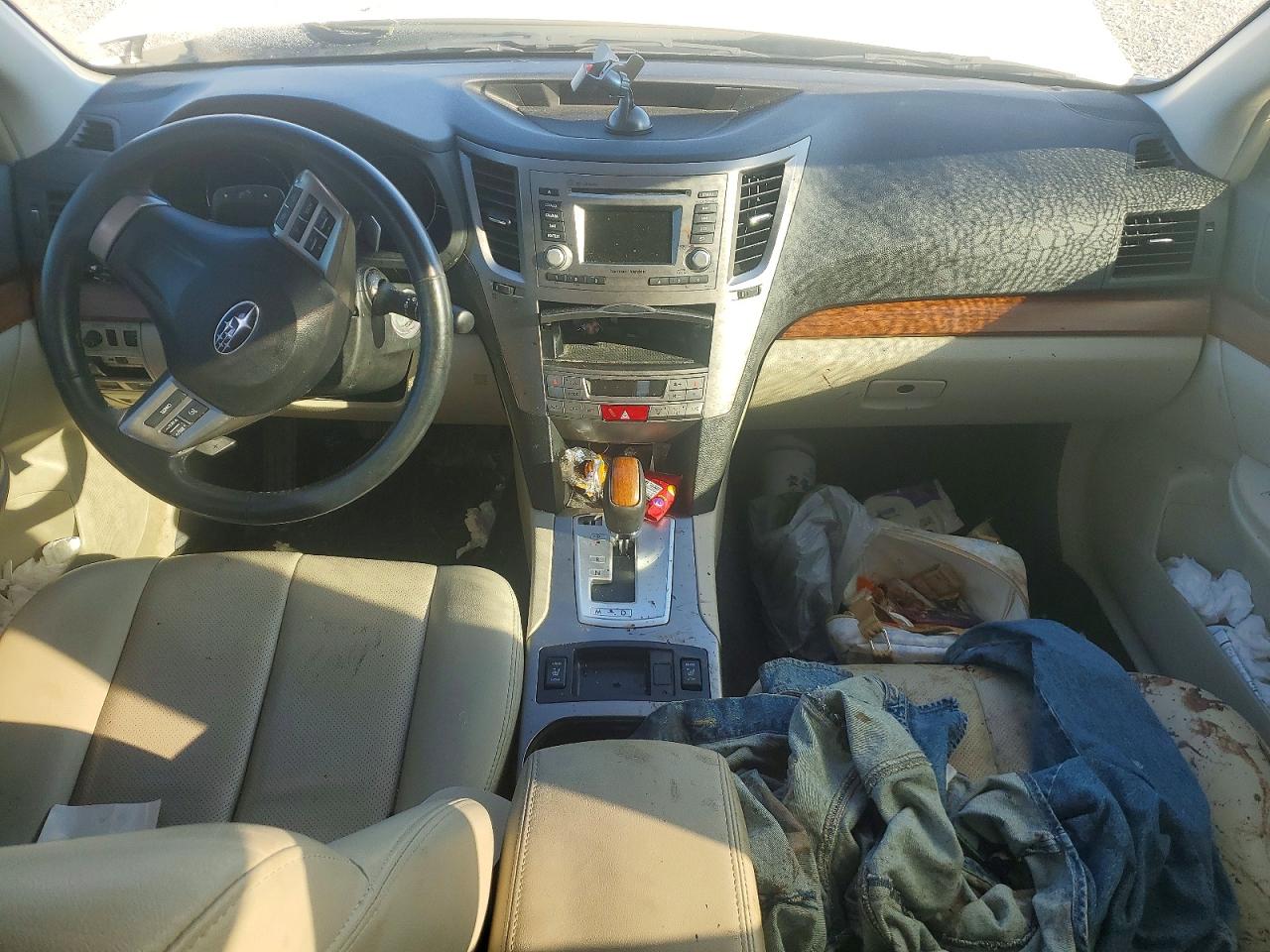 2014 Subaru Outback 2.5i Limited White vin: 4S4BRCLC6E3258031