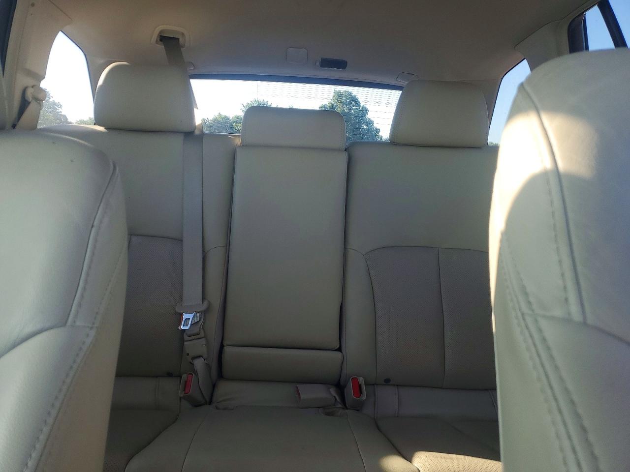 2014 Subaru Outback 2.5i Limited White vin: 4S4BRCLC6E3258031