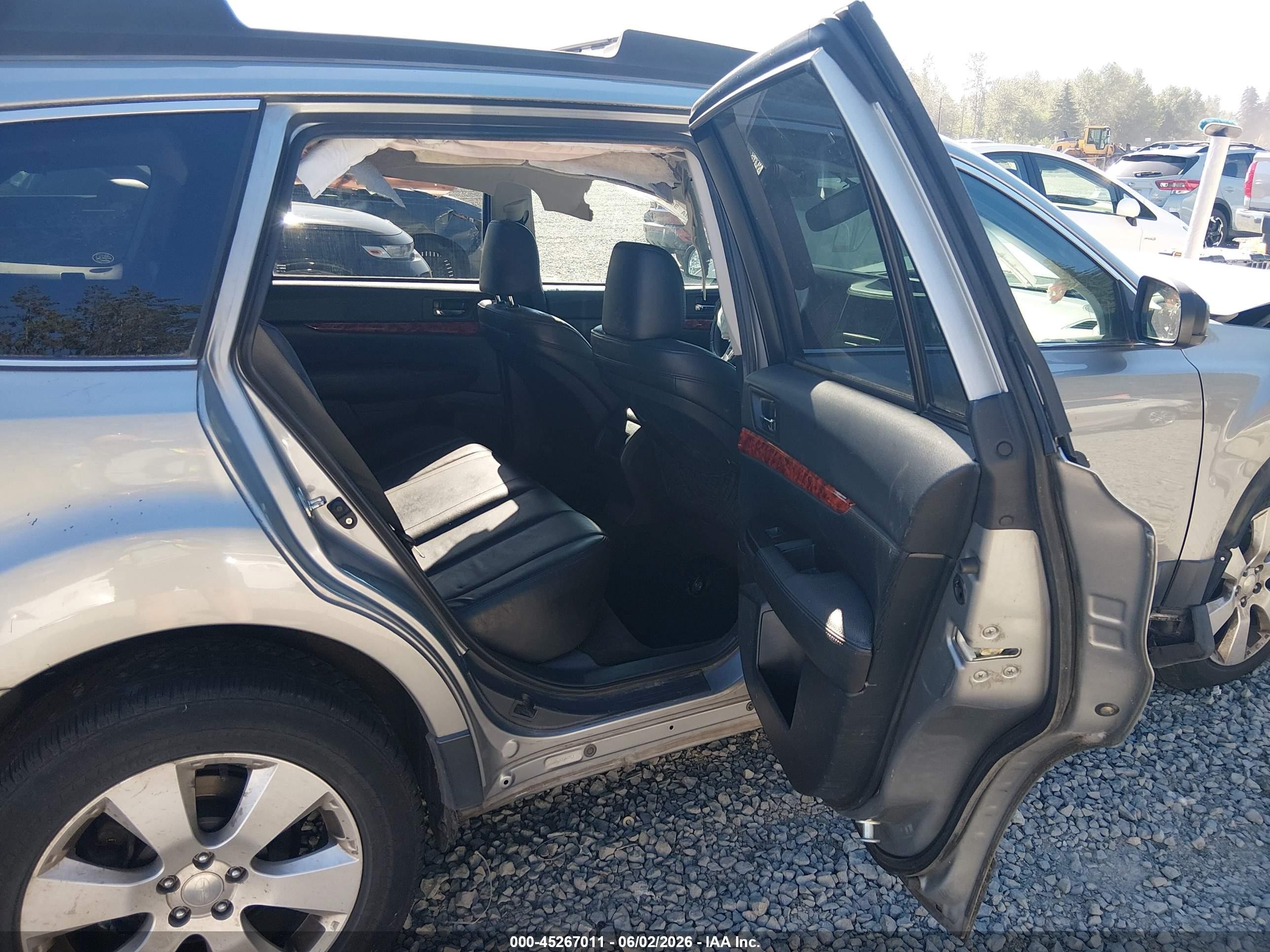 2011 Subaru Outback 2.5i Limited Silver vin: 4S4BRCLC7B3328437