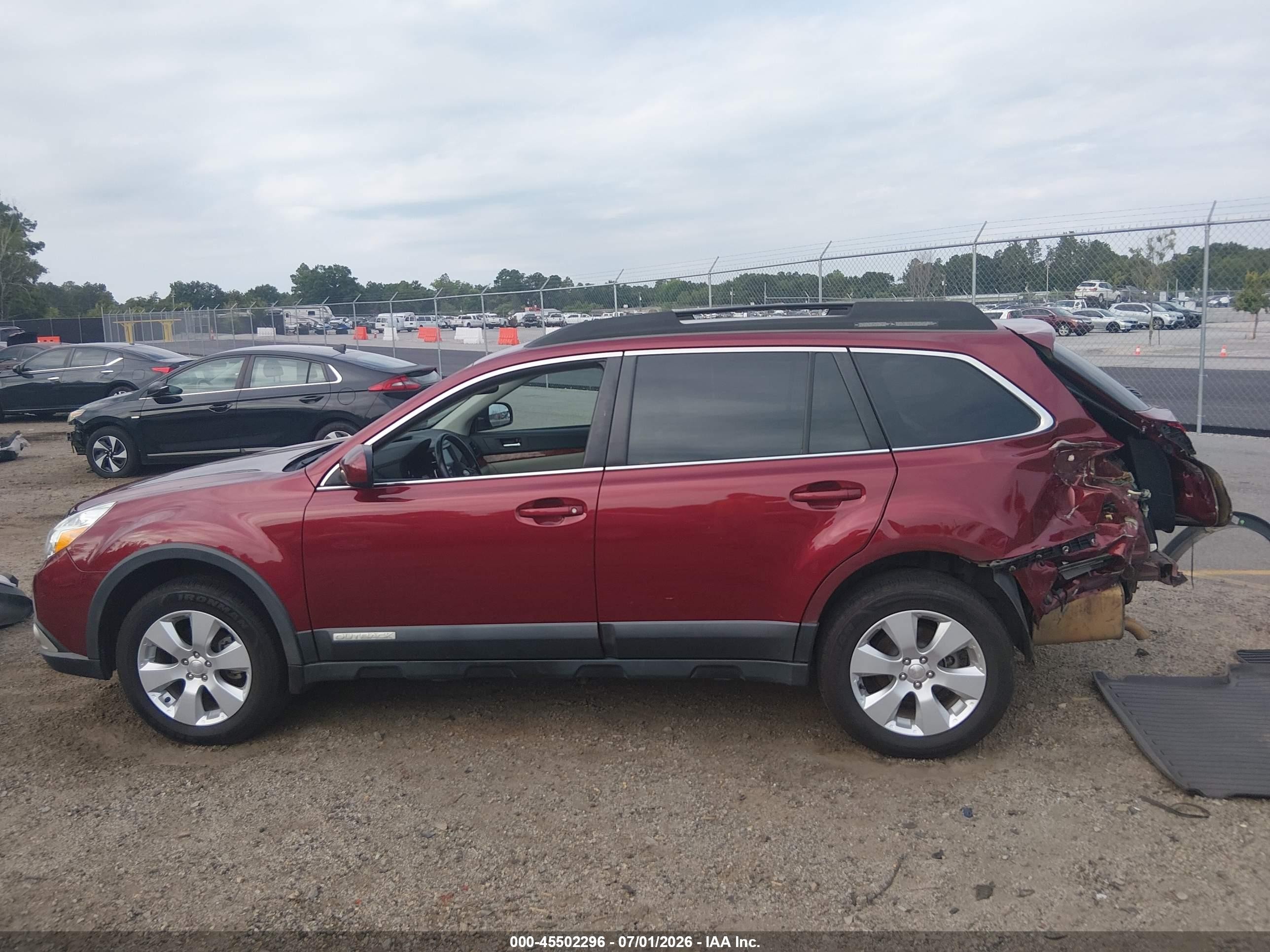 2011 Subaru Outback 2.5i Limited Red vin: 4S4BRCLC7B3333332