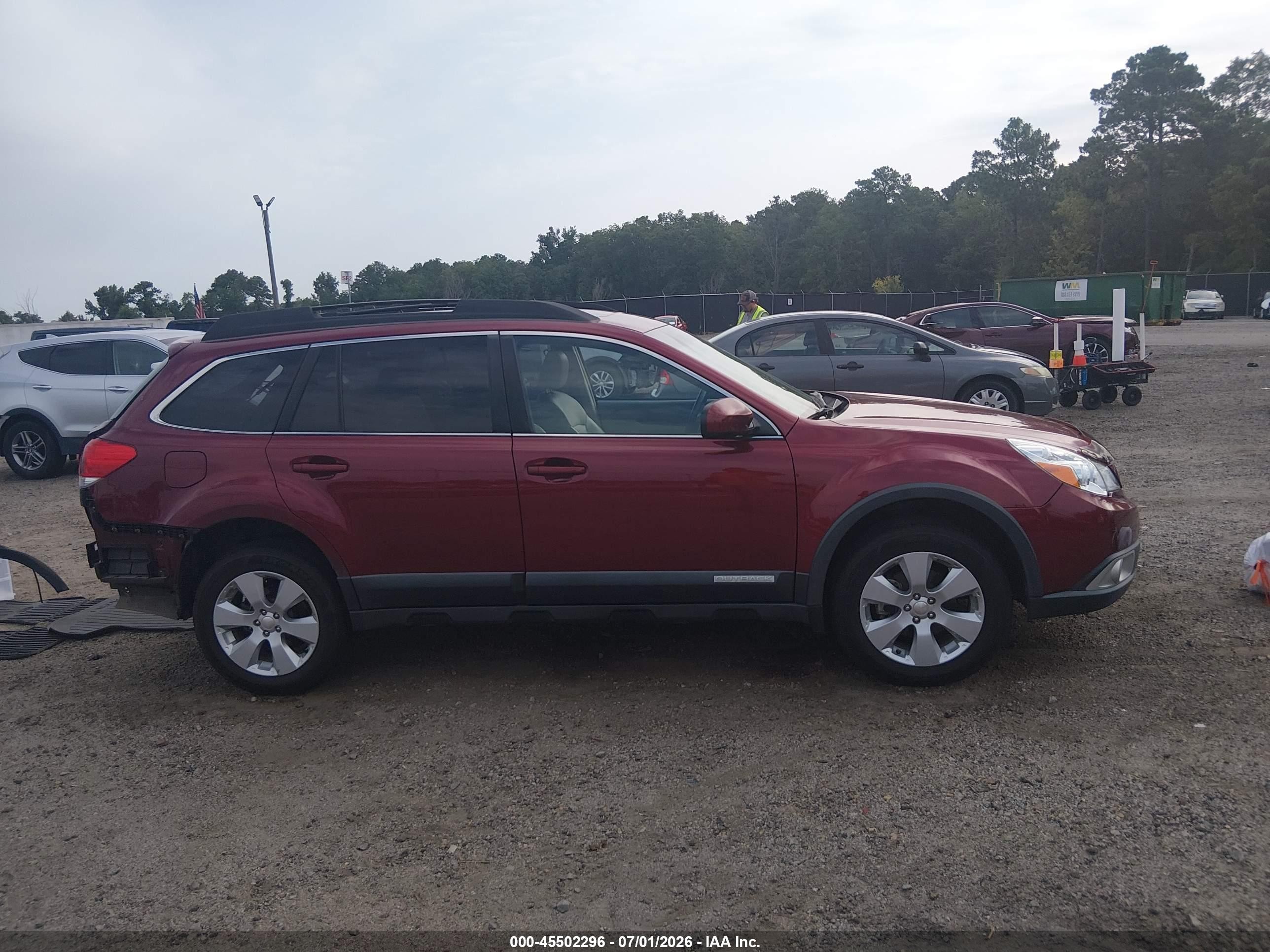 2011 Subaru Outback 2.5i Limited Red vin: 4S4BRCLC7B3333332