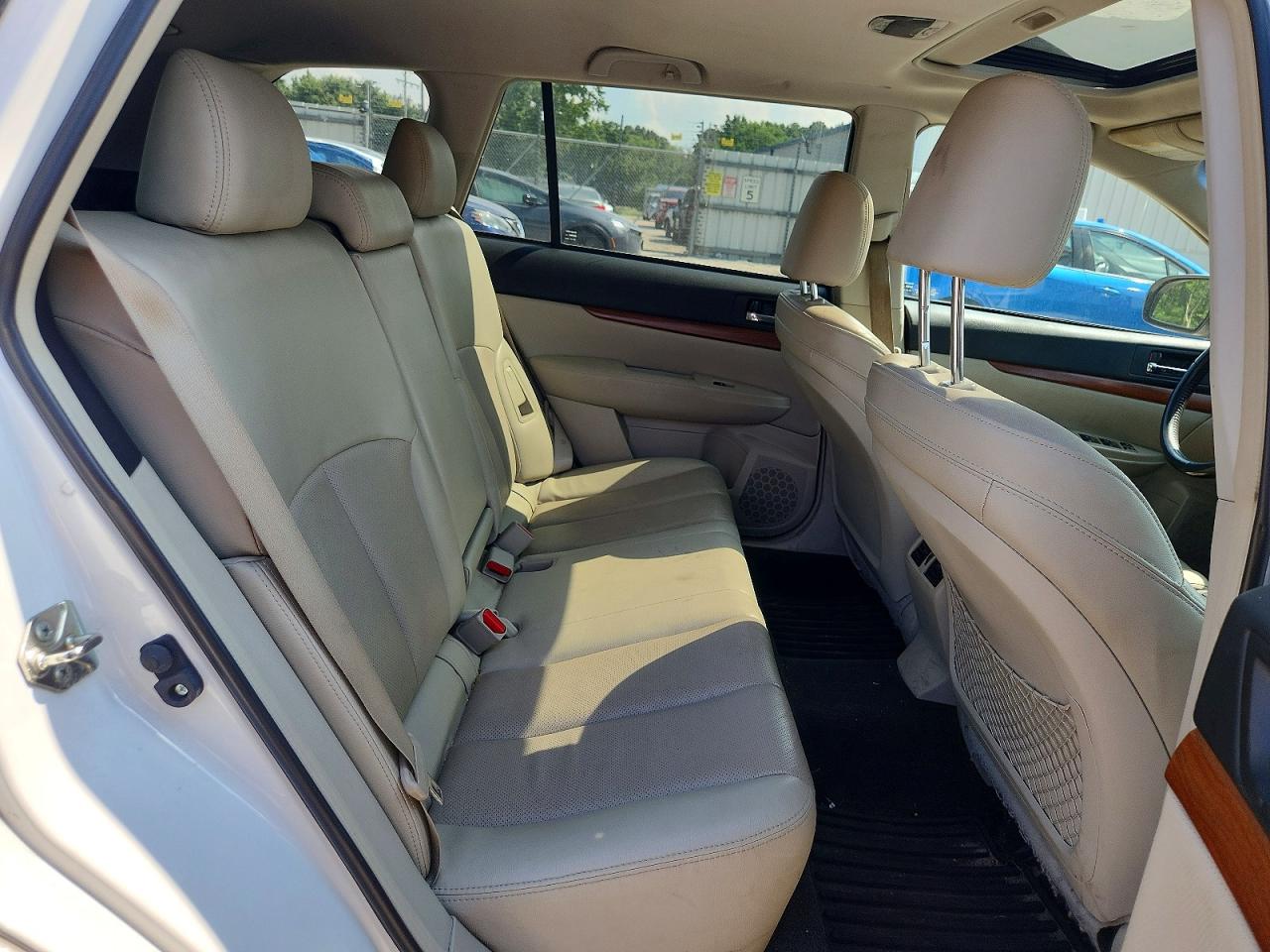2014 Subaru Outback 2.5i Limited Белый vin: 4S4BRCLC7E3285030