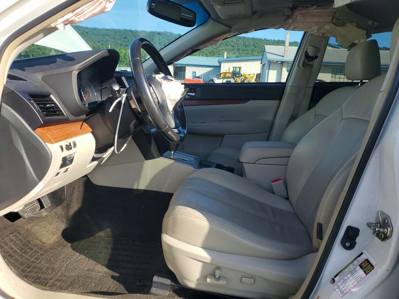 2013 Subaru Outback 2.5i Limited White vin: 4S4BRCLC8D3282748