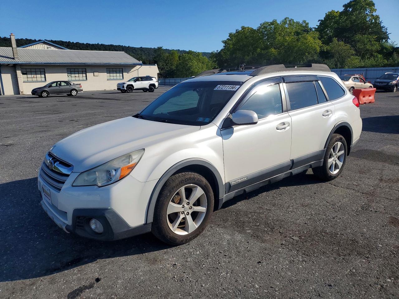 2013 Subaru Outback 2.5i Limited White vin: 4S4BRCLC8D3282748