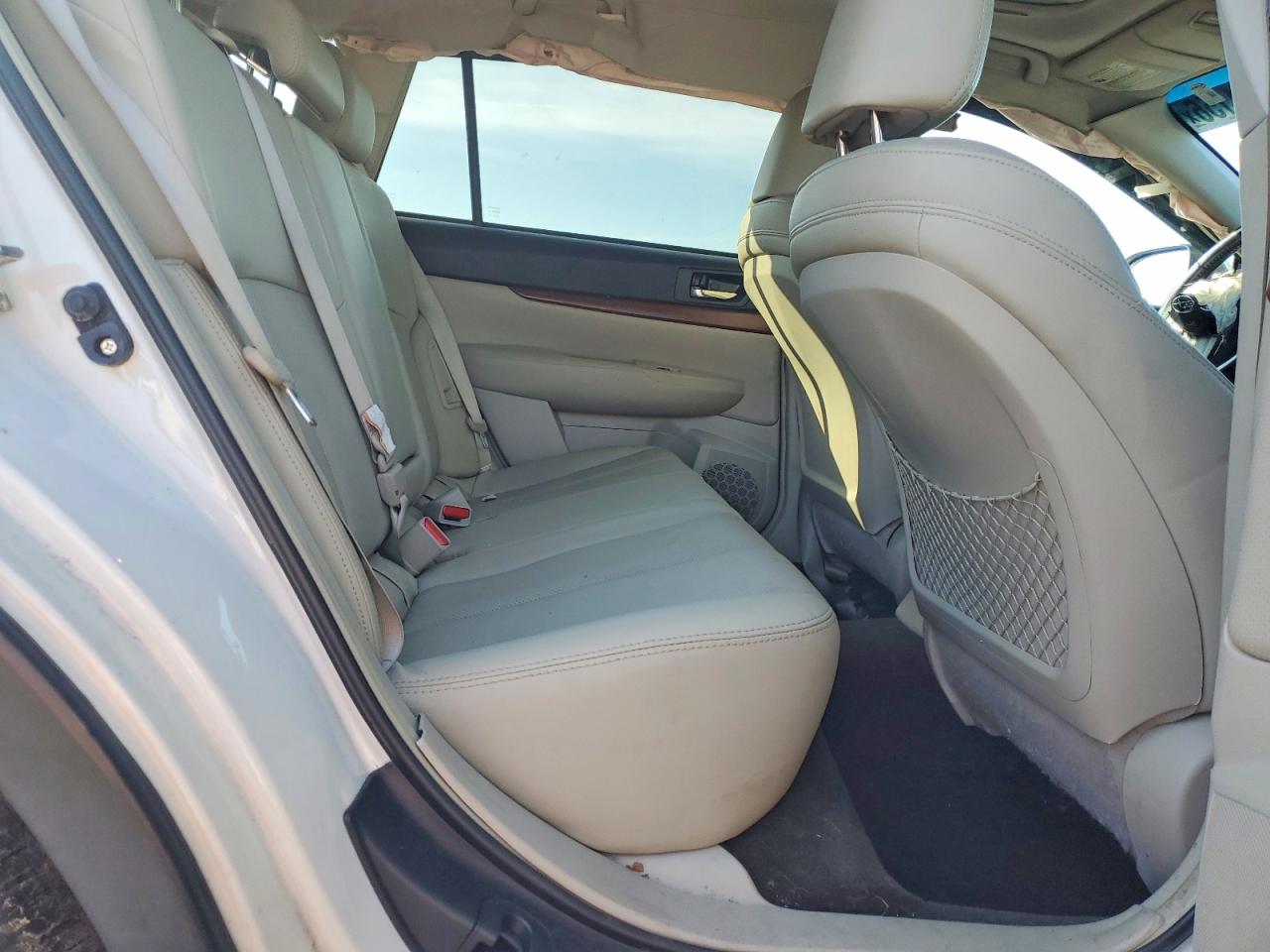 2013 Subaru Outback 2.5i Limited White vin: 4S4BRCLC8D3282748
