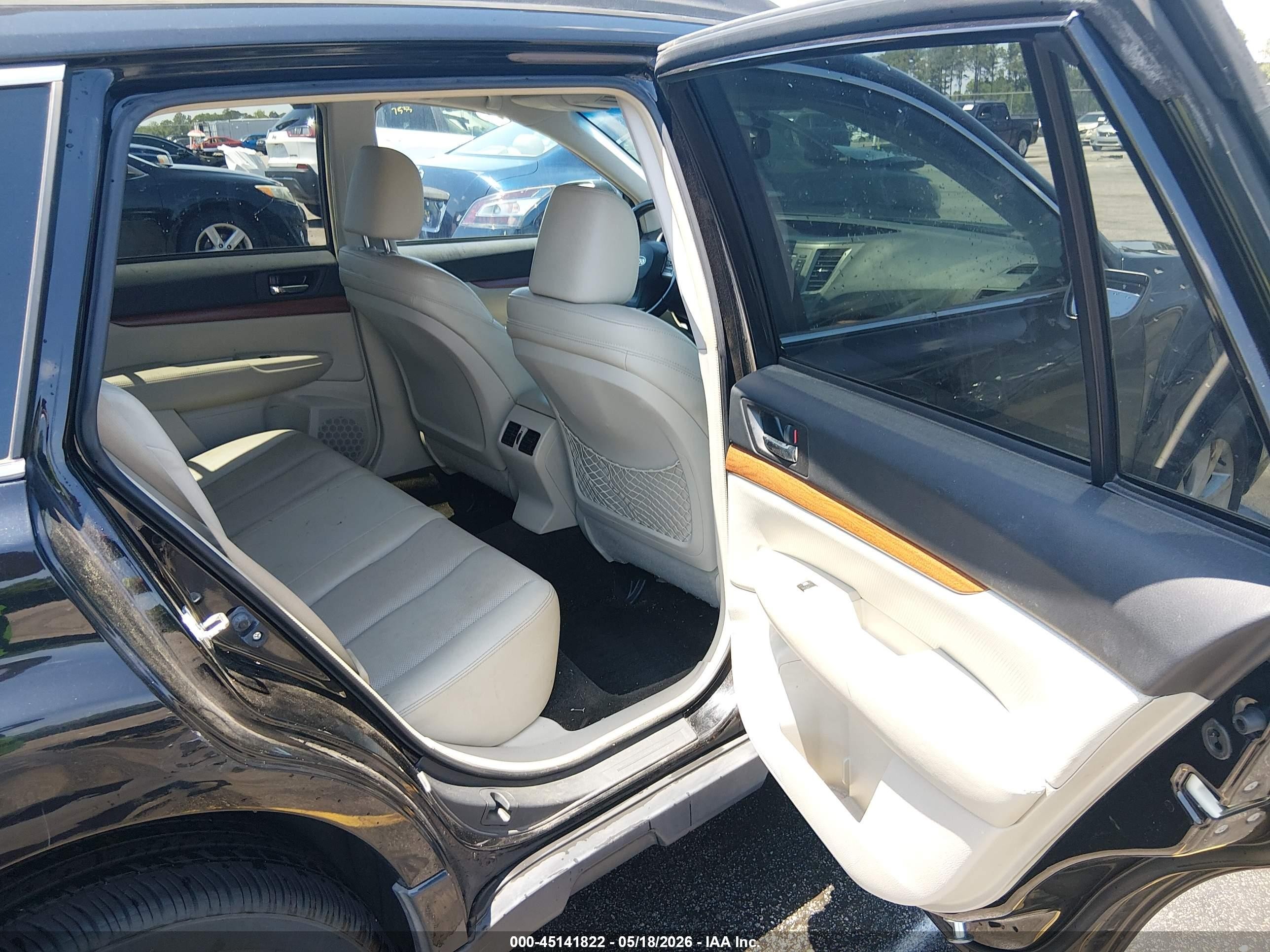2014 Subaru Outback 2.5i Limited Черный vin: 4S4BRCLC8E3205072