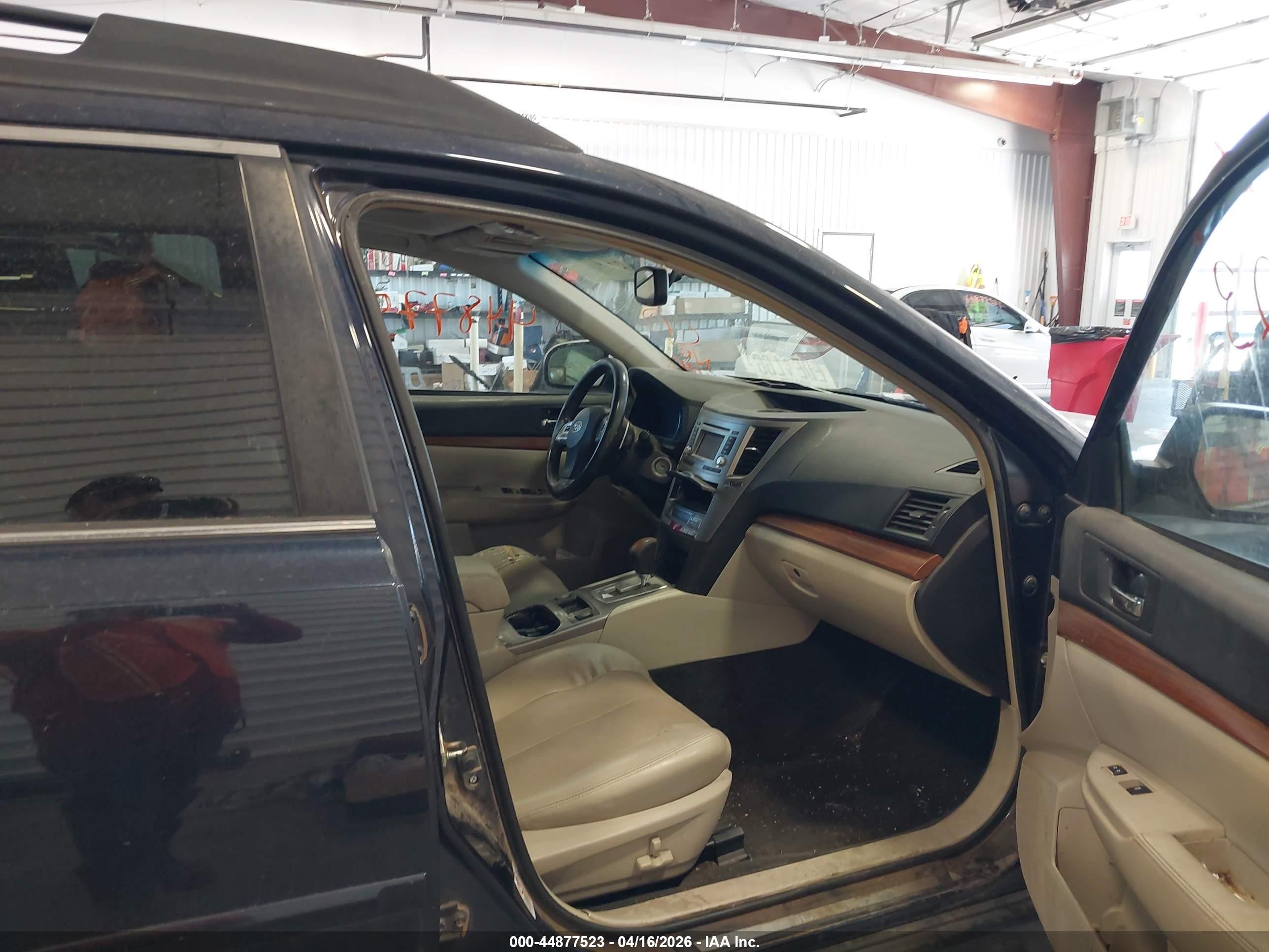 2014 Subaru Outback 2.5i Limited Blue vin: 4S4BRCLC8E3251985