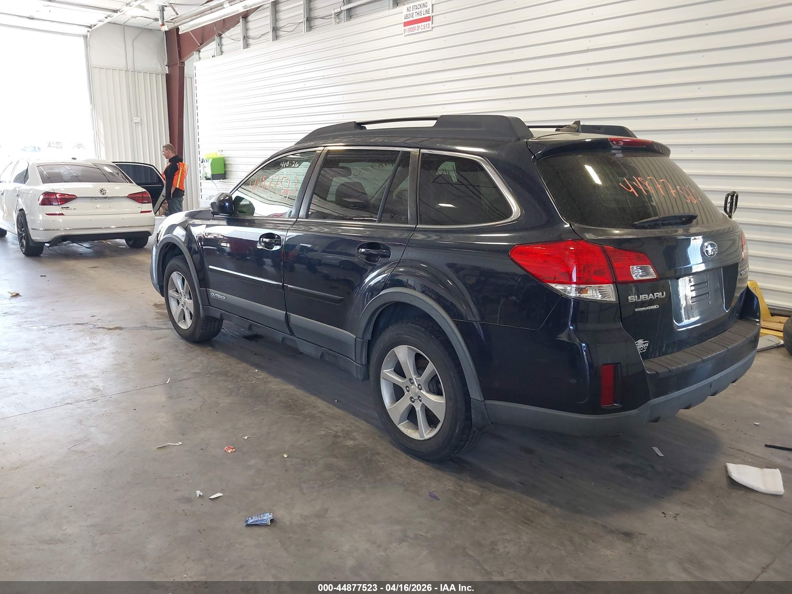 2014 Subaru Outback 2.5i Limited Blue vin: 4S4BRCLC8E3251985