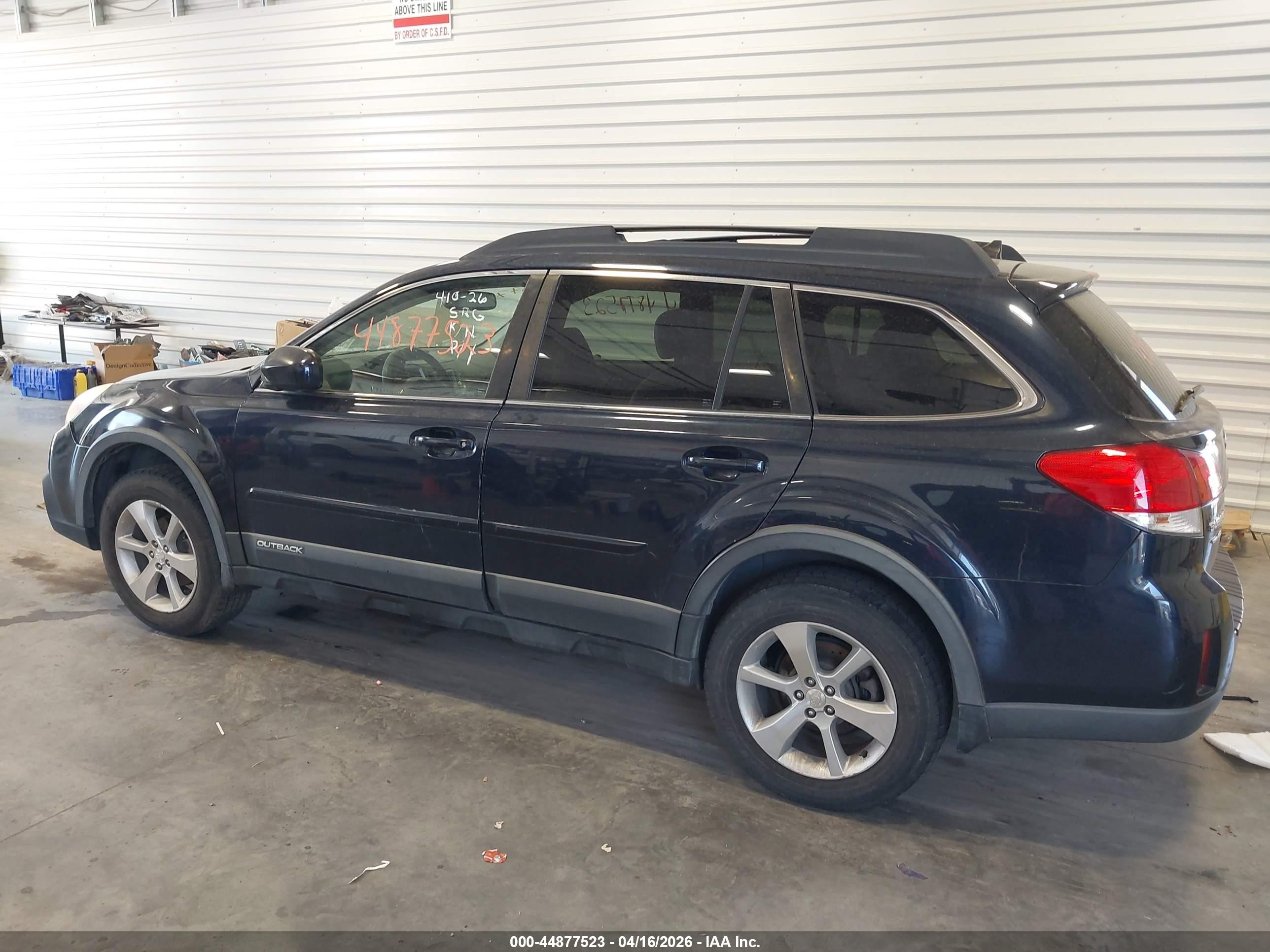 2014 Subaru Outback 2.5i Limited Blue vin: 4S4BRCLC8E3251985