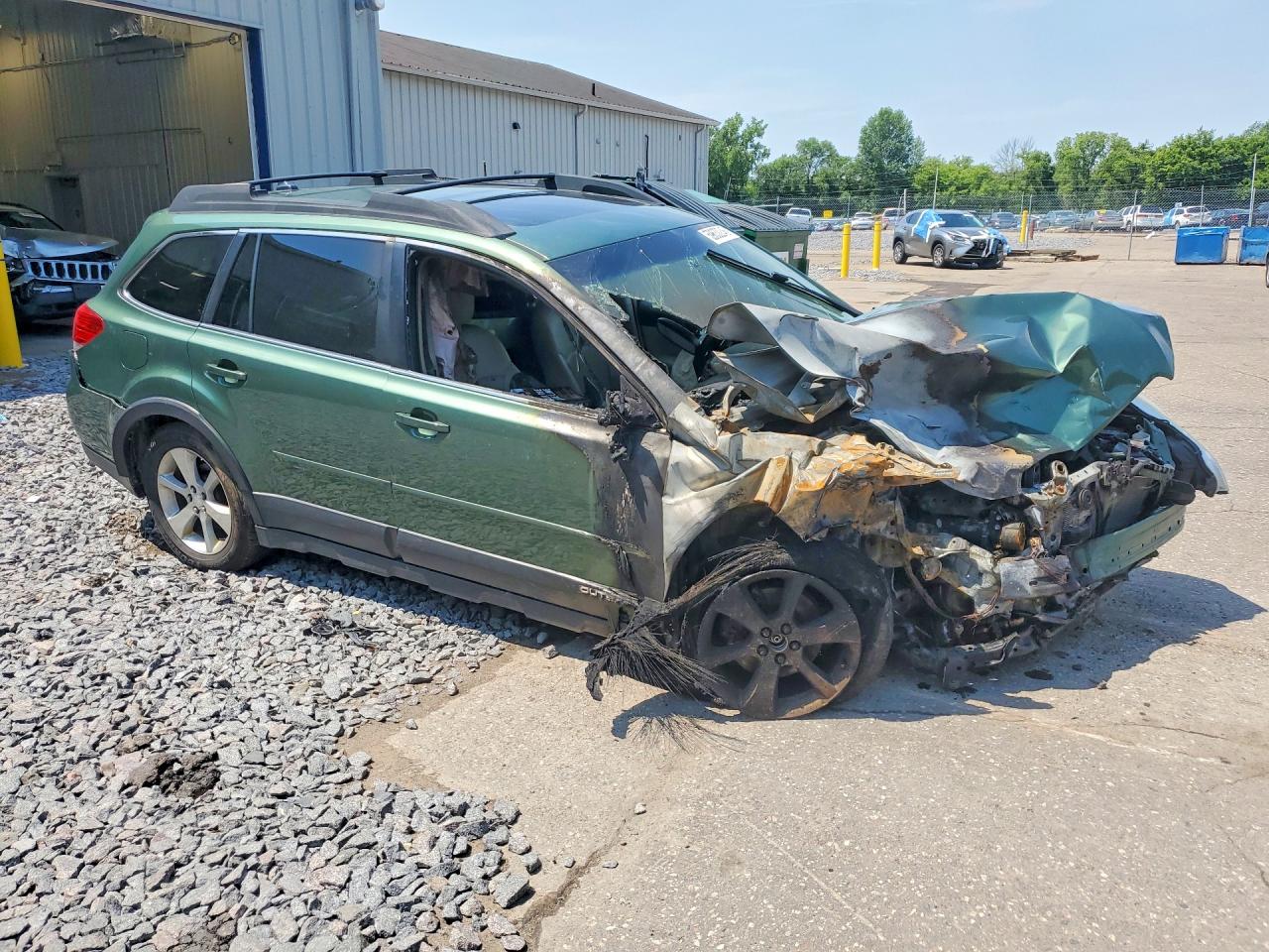 2014 Subaru Outback 2.5i Limited Green vin: 4S4BRCLC9E3246133