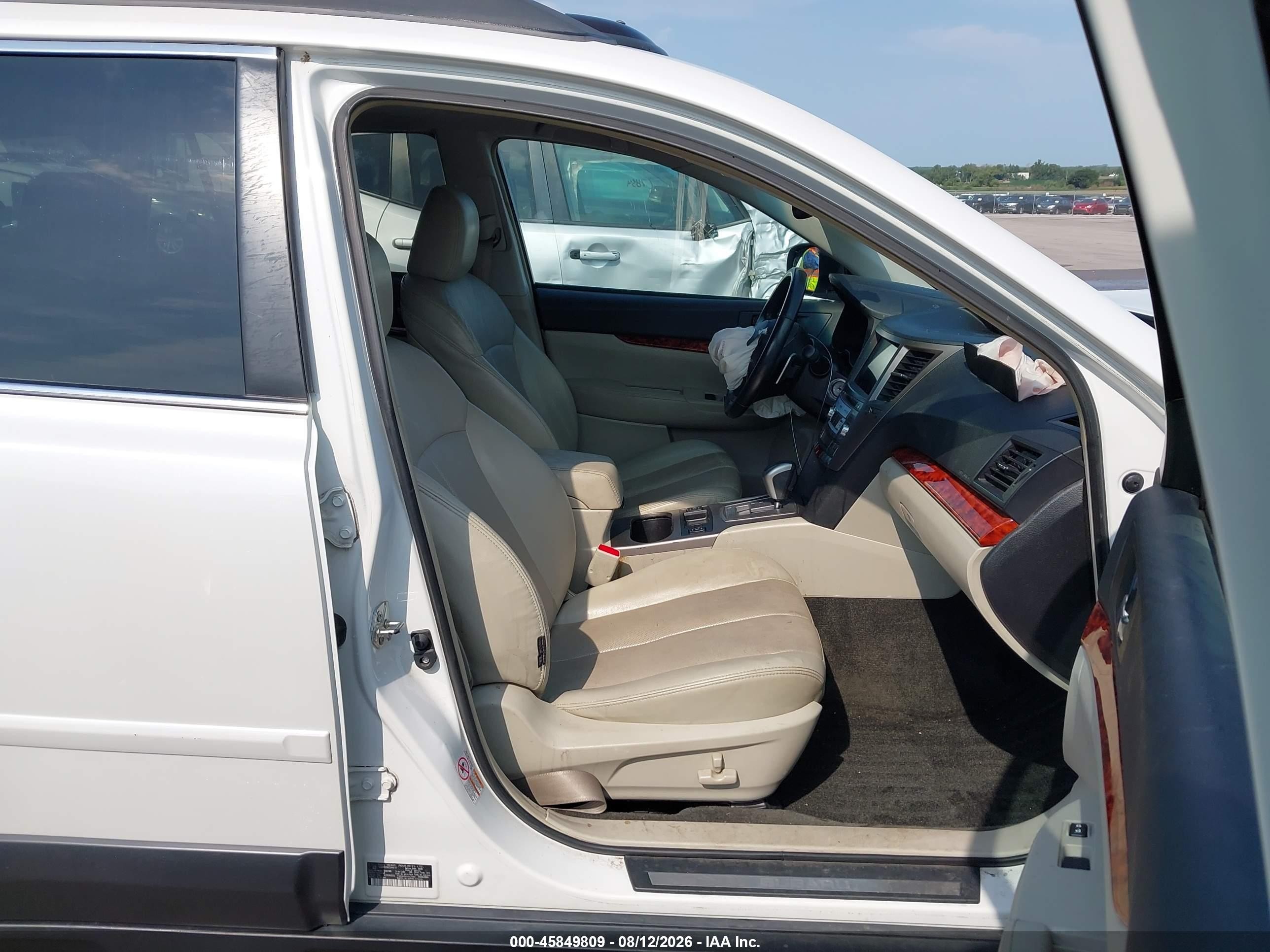 2012 Subaru Outback 2.5i Limited White vin: 4S4BRCLCXC3249717