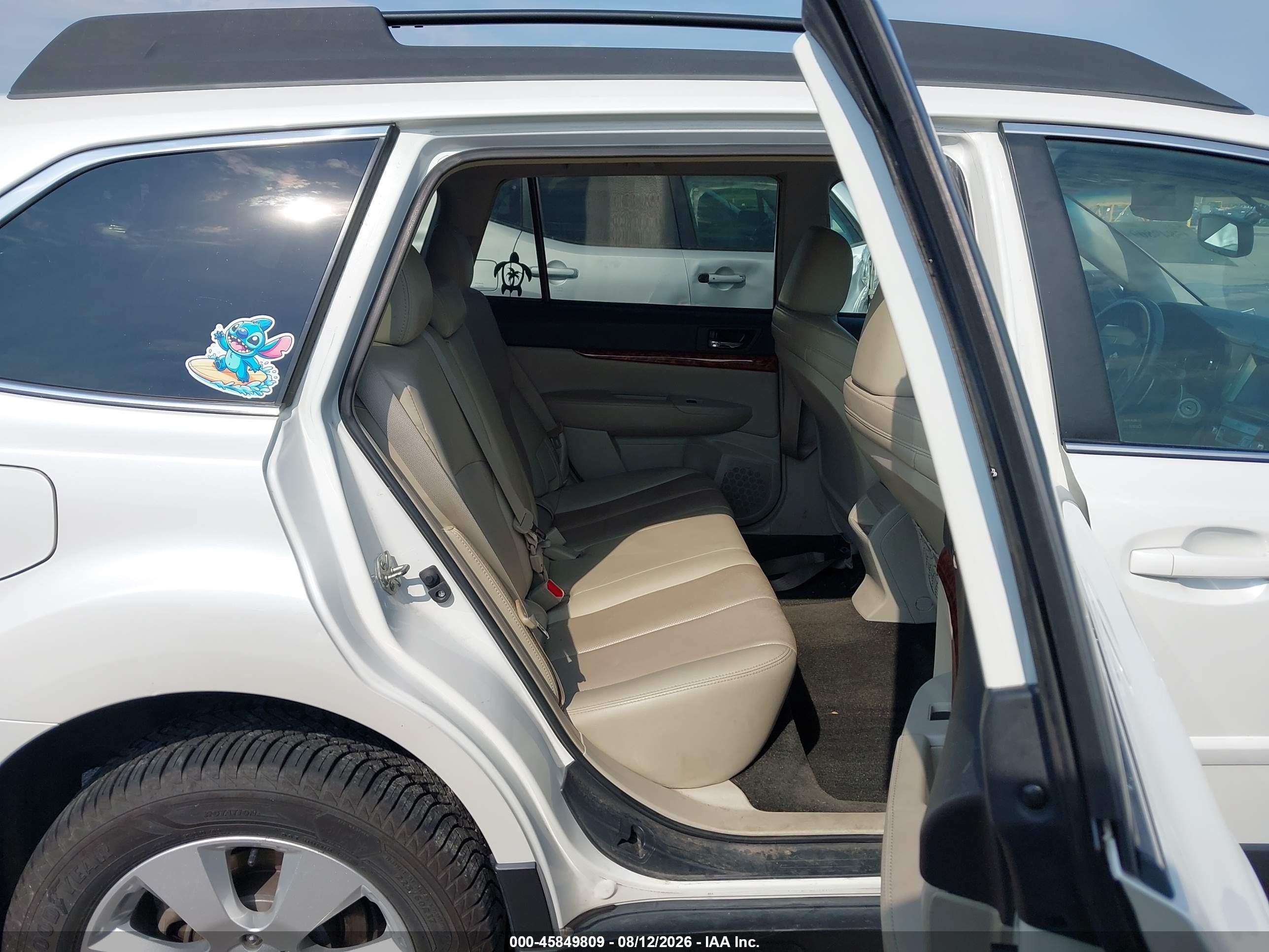 2012 Subaru Outback 2.5i Limited White vin: 4S4BRCLCXC3249717