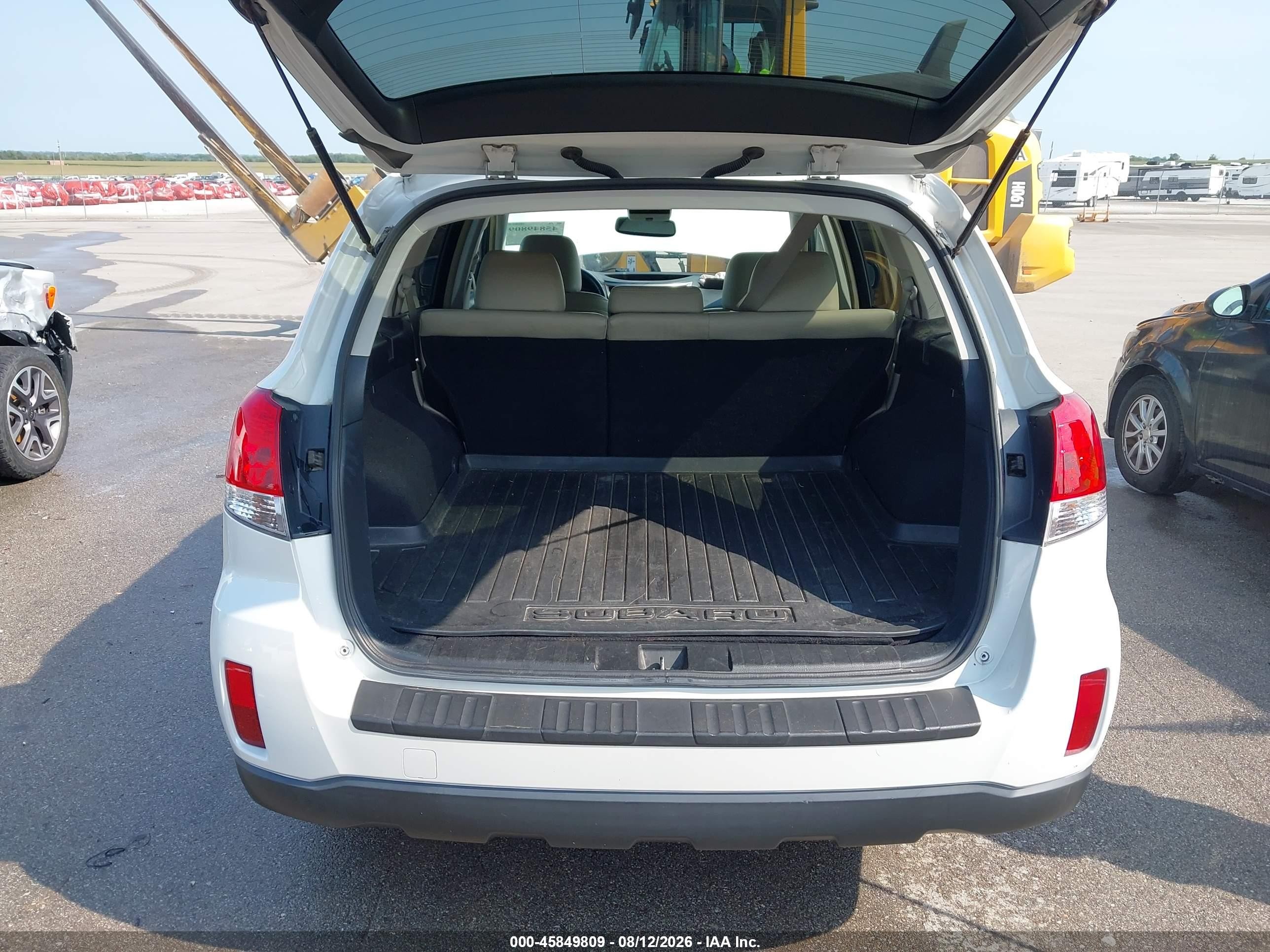 2012 Subaru Outback 2.5i Limited White vin: 4S4BRCLCXC3249717