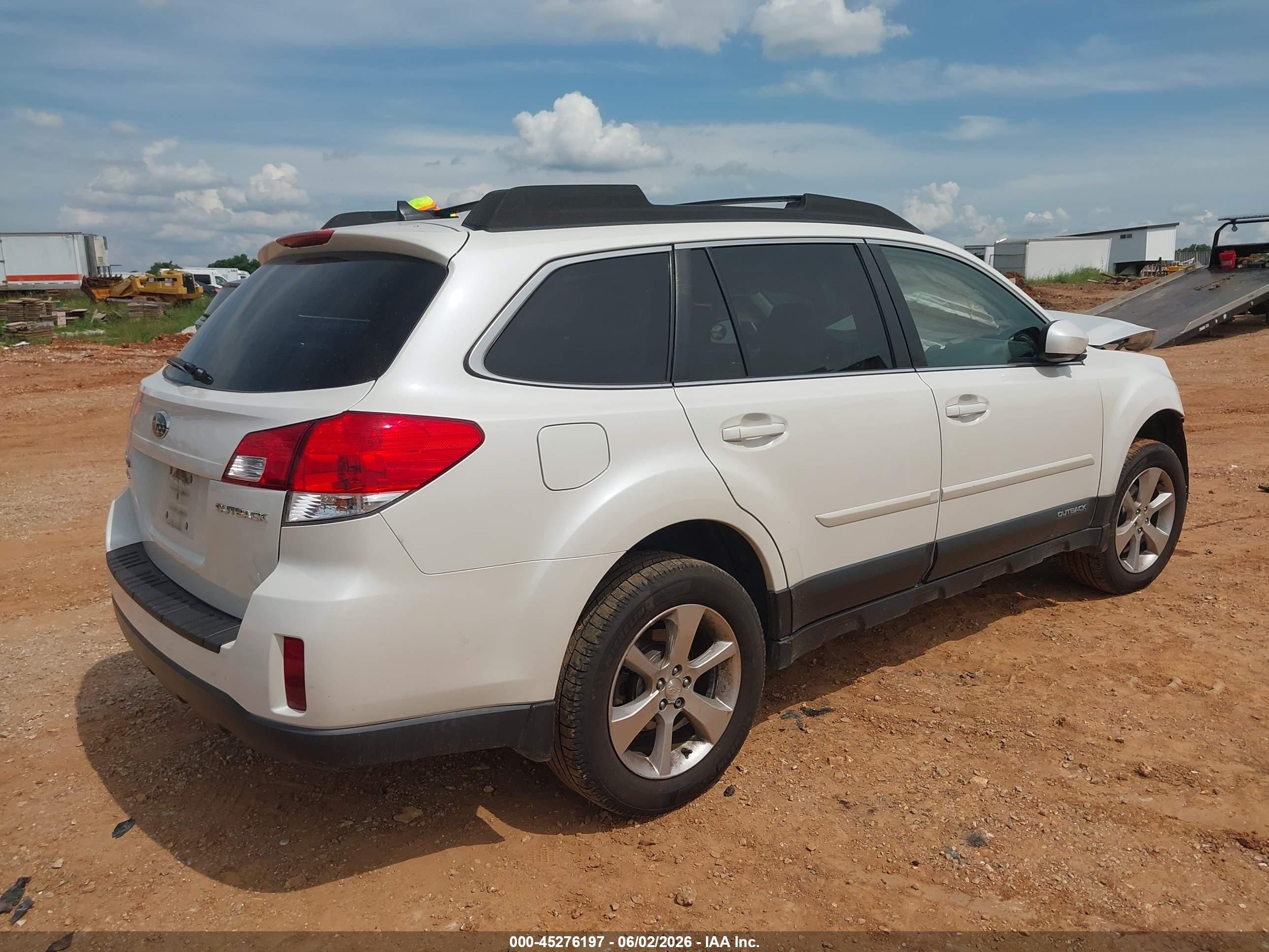 2014 Subaru Outback 2.5i Limited White vin: 4S4BRCLCXE3262373