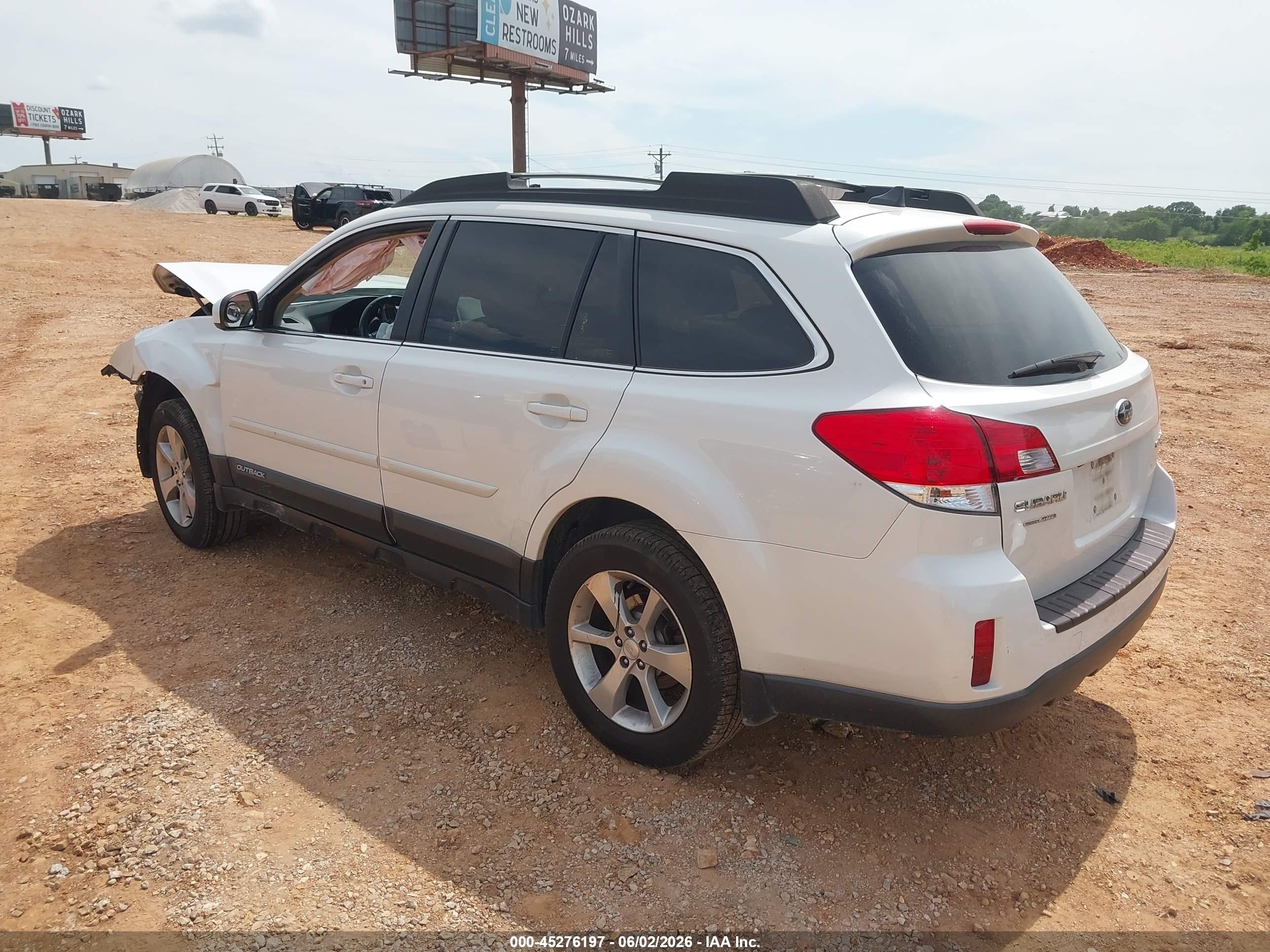 2014 Subaru Outback 2.5i Limited White vin: 4S4BRCLCXE3262373