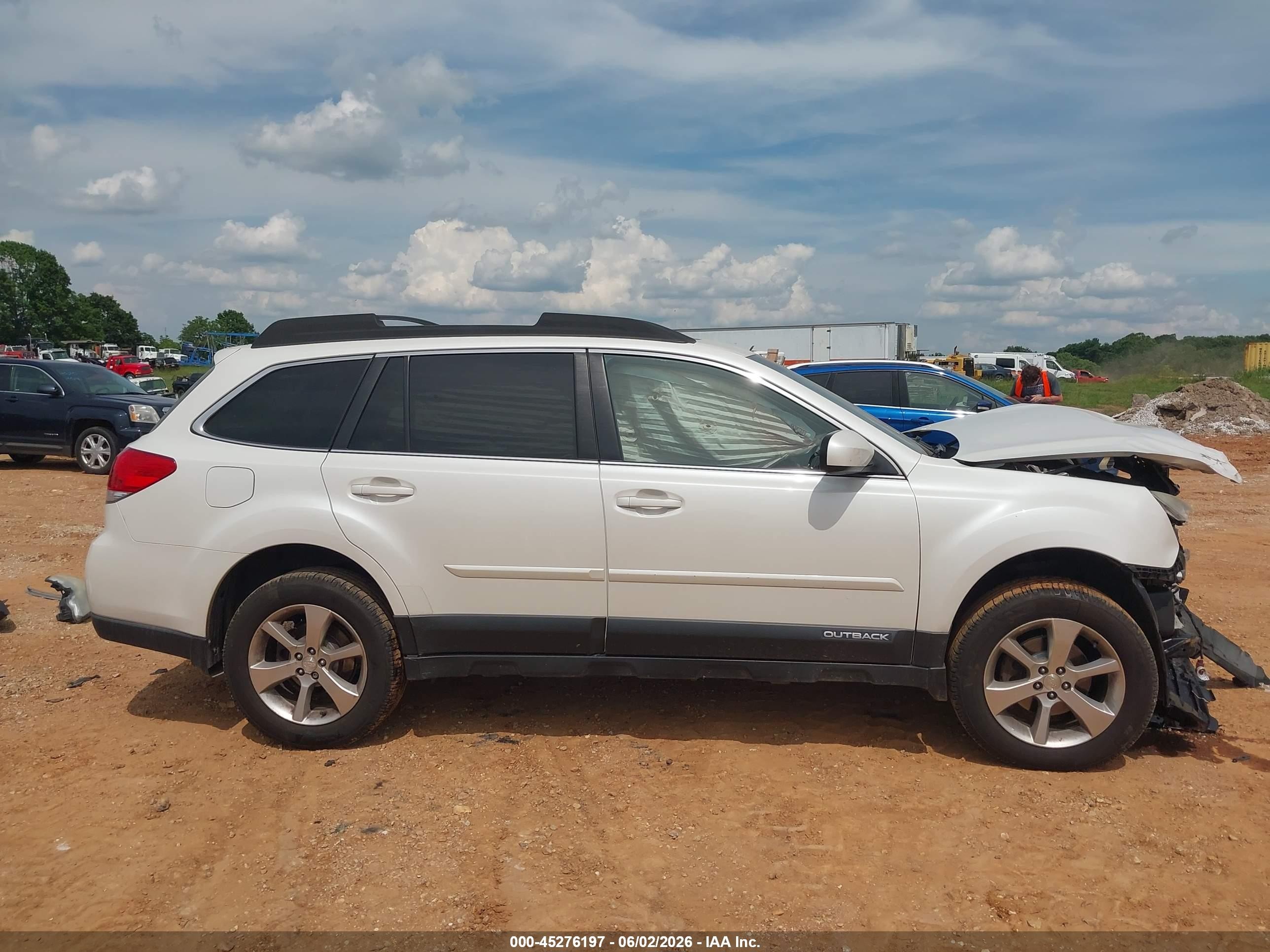 2014 Subaru Outback 2.5i Limited White vin: 4S4BRCLCXE3262373