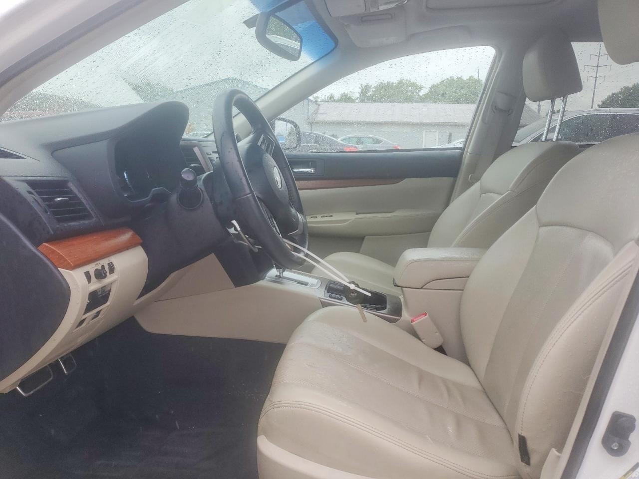 2014 Subaru Outback 2.5i Limited White vin: 4S4BRCLCXE3294272