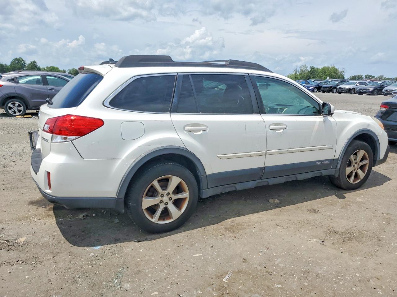 2014 Subaru Outback 2.5i Limited Белый vin: 4S4BRCMC1E3326010