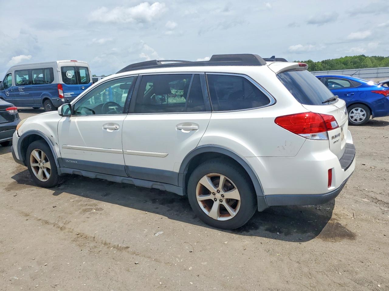 2014 Subaru Outback 2.5i Limited Белый vin: 4S4BRCMC1E3326010