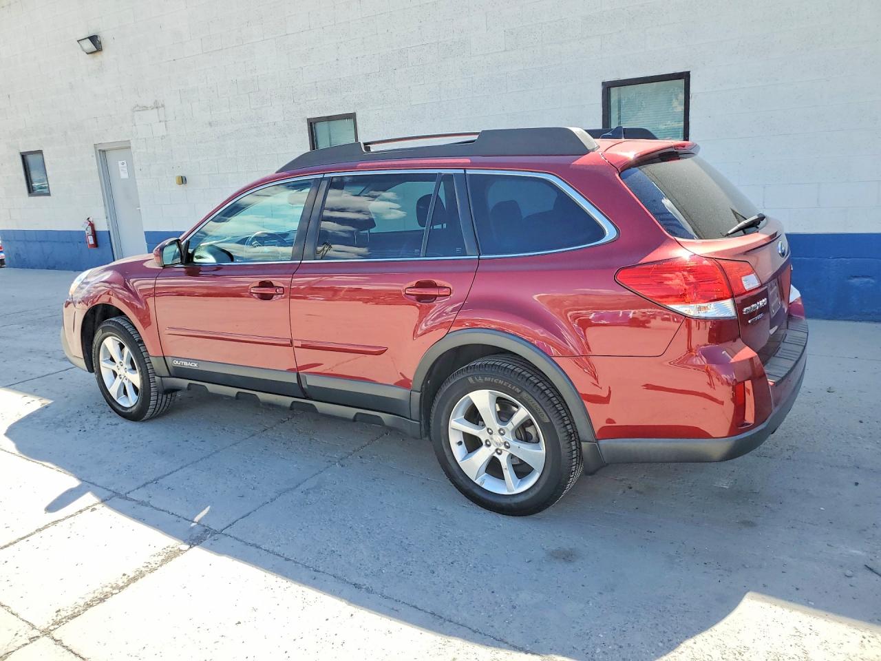 2014 Subaru Outback 2.5i Limited Red vin: 4S4BRCMC3E3286609